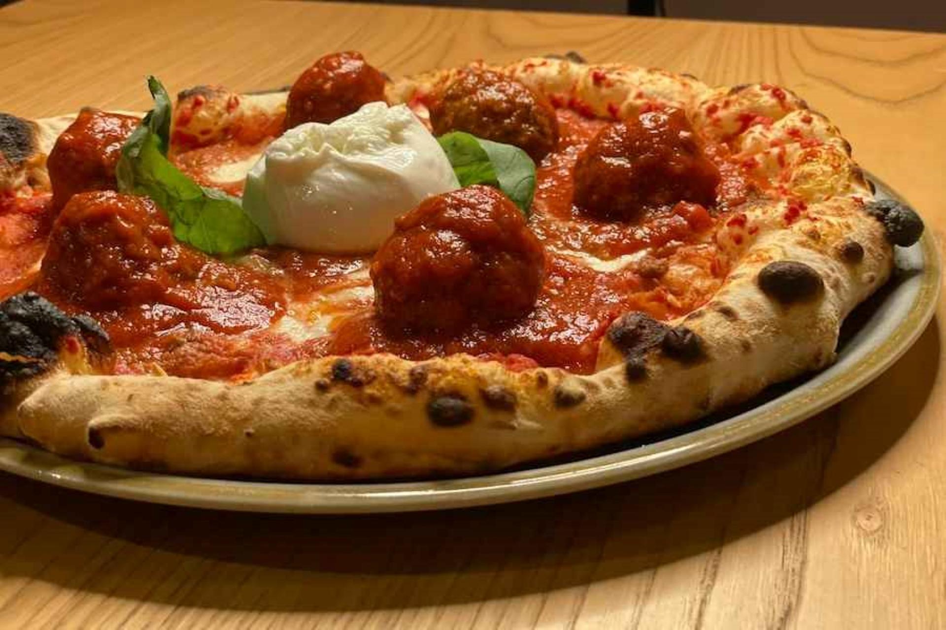 Gourmet Pizza Experience with Drinks and Dessert in Lecce - Thumbnail 37