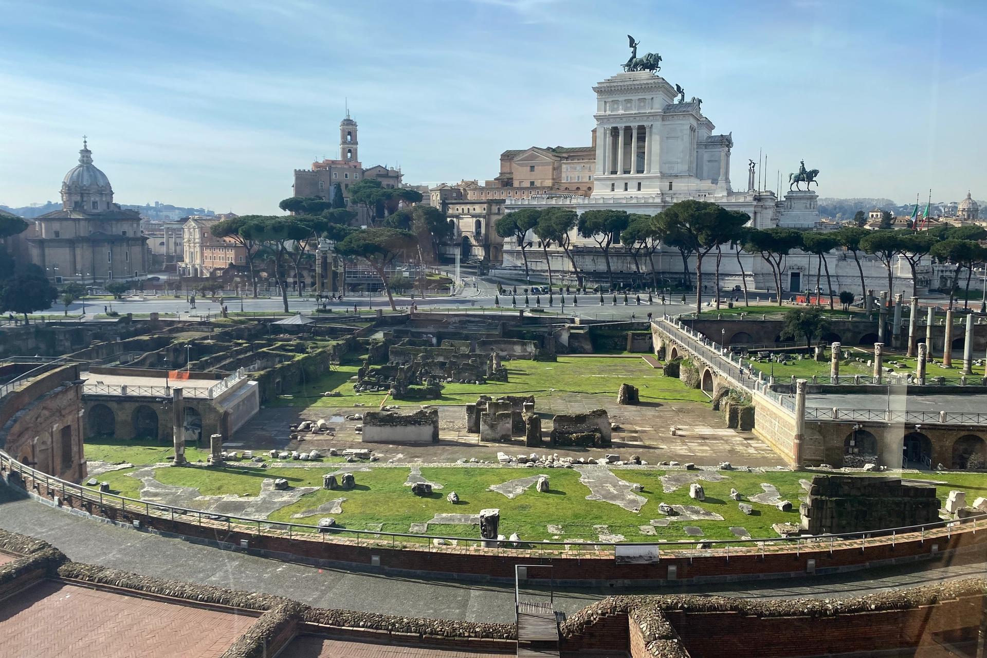 Trajan Markets and Fori Imperiali Museum entrance - Thumbnail 3