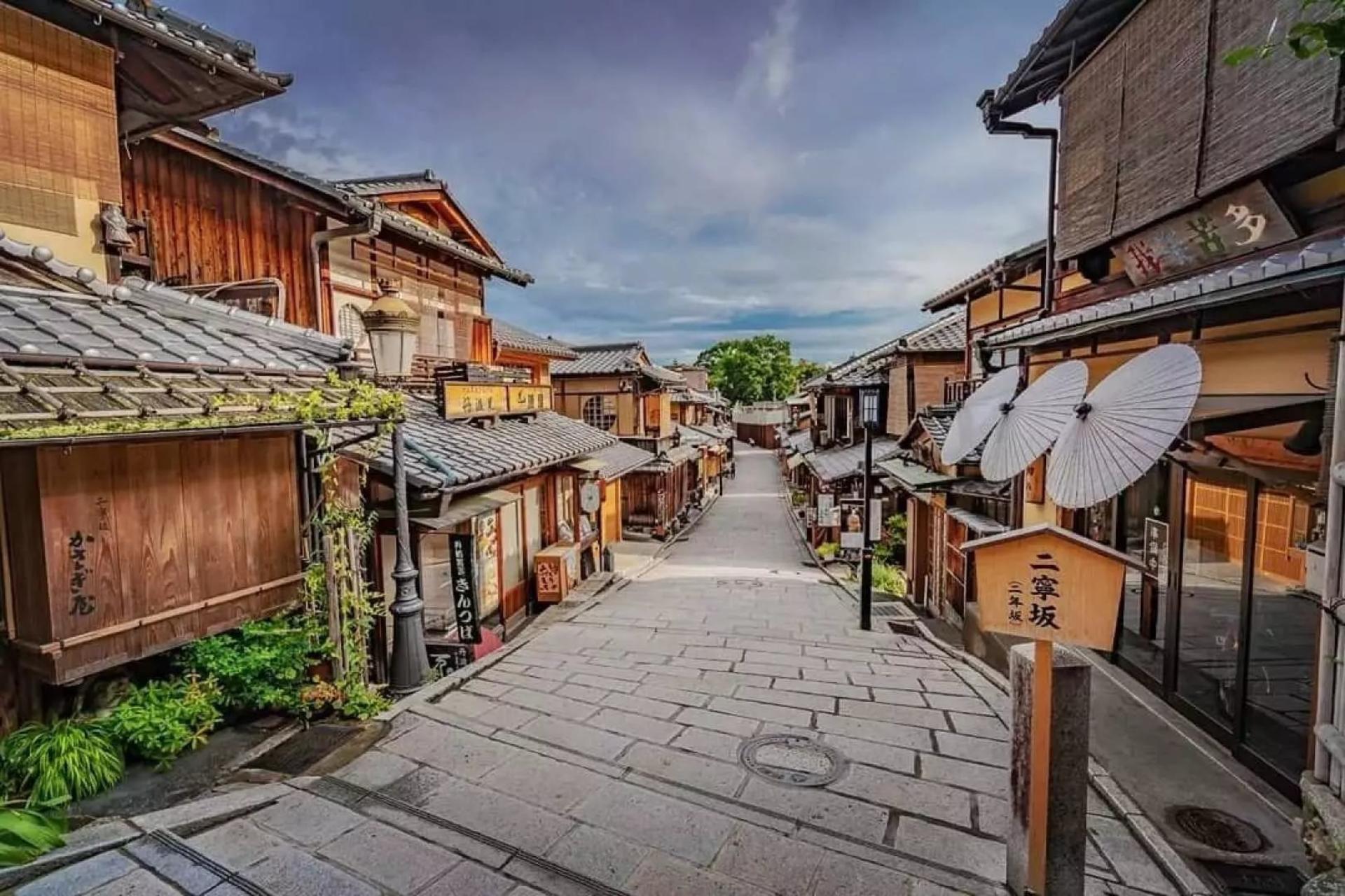 Osaka, Kyoto, Nara, Kobe, & Awaji Island Private Car Charter Tour - Thumbnail 4