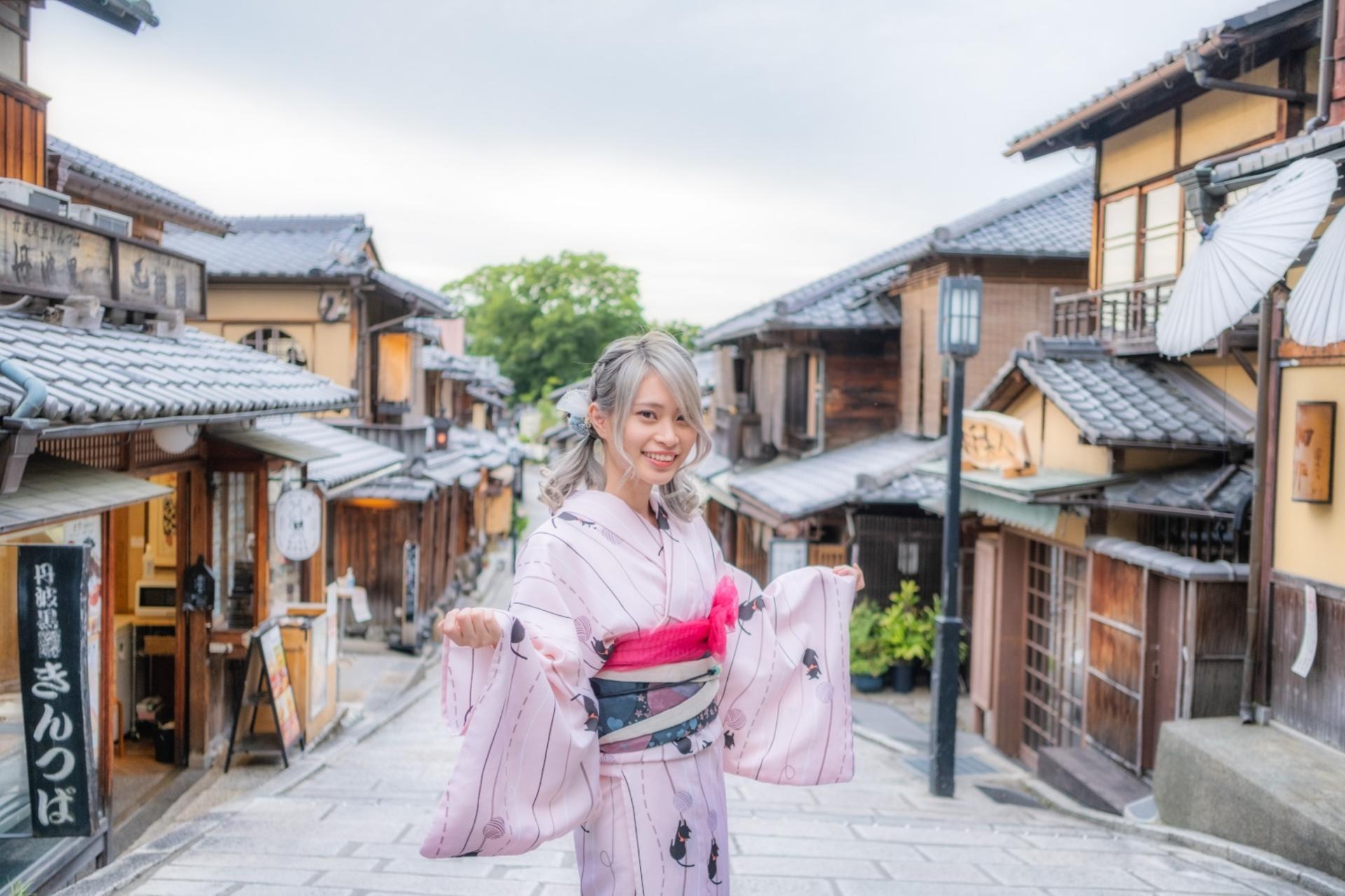 Kimono rental near Kiyomizu-dera Temple in Kyoto | Choose from additional options such as tea ceremony & matcha making, makeup, and photo shoots | Aiwafuku Kiyomizu Main Store - Thumbnail 25