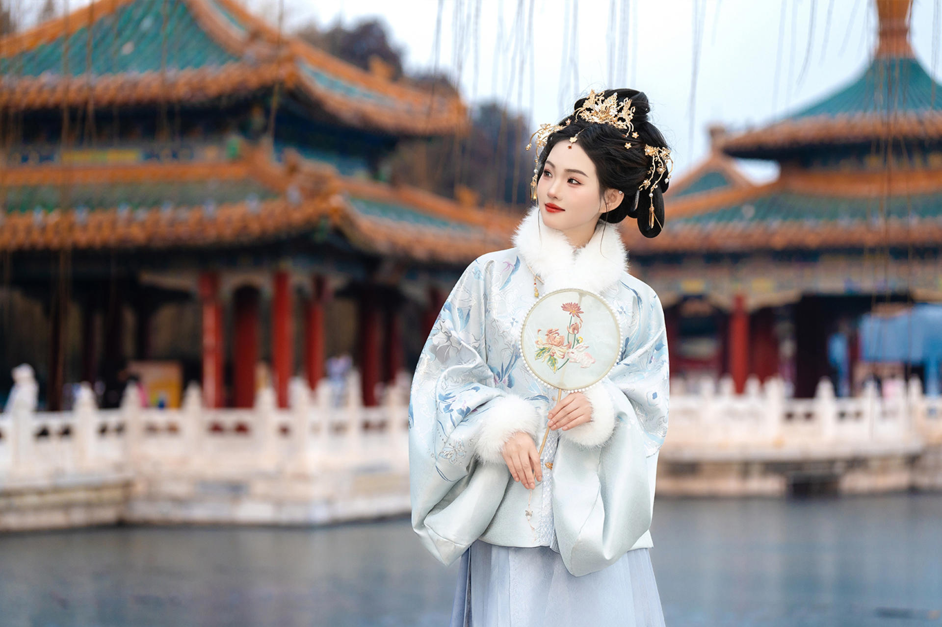 Beijing Beihai Park Ancient Costume Hanfu Travel Photography (Ancient Costume Hanfu + Makeup & Accessories/Photography/Multiple Packages Available) - Thumbnail 6