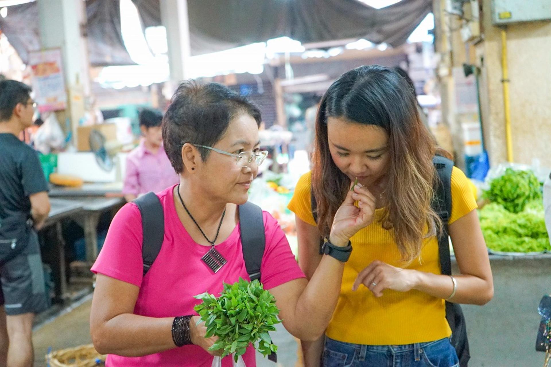 Bang Rak Market Food Tasting & Culture Walking Tour - Thumbnail 18