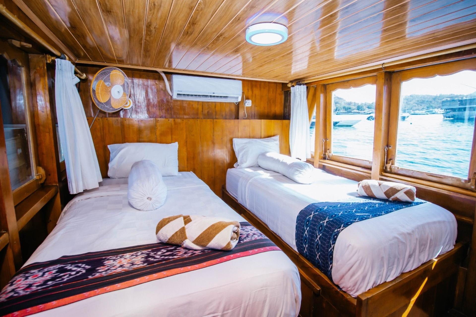 Labuan Bajo Private Full-Day Phinisi Yacht Experience - Thumbnail 6