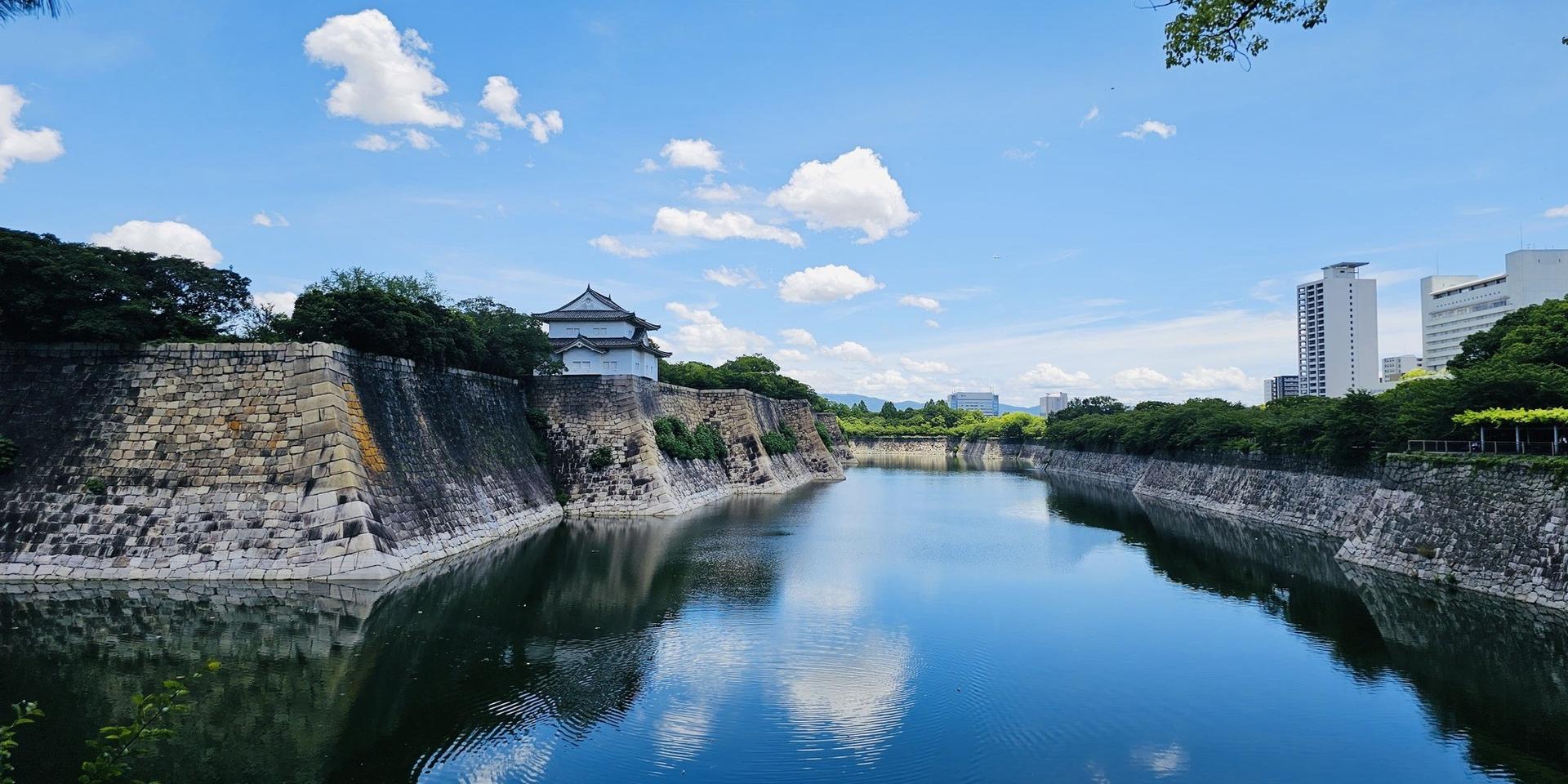 Osaka: Castle Tower Admission / Guided Walking Tour - Thumbnail 3