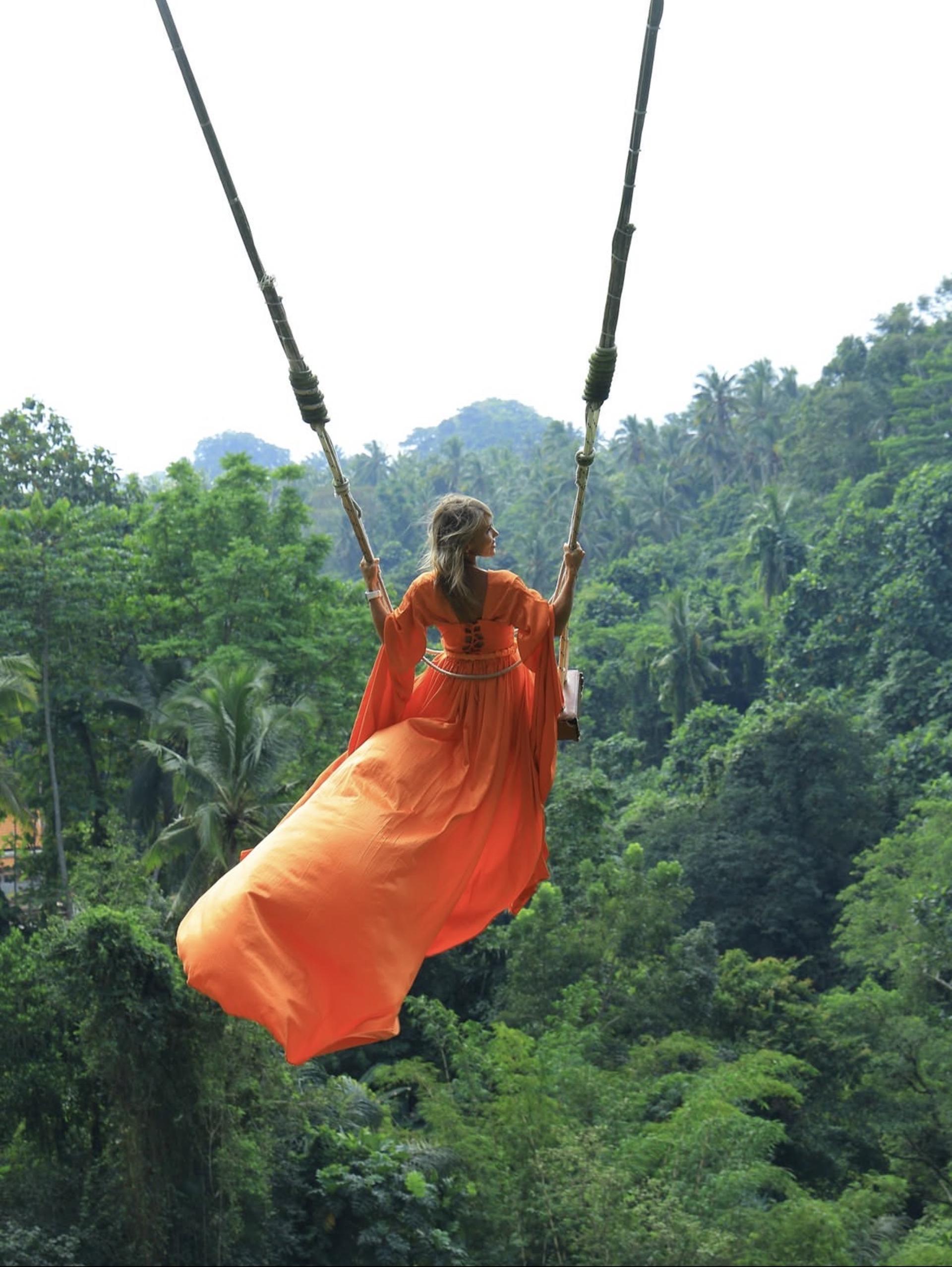 Koi Pond Bali Photoshoot & Ubud Instagramable Tour - Thumbnail 12