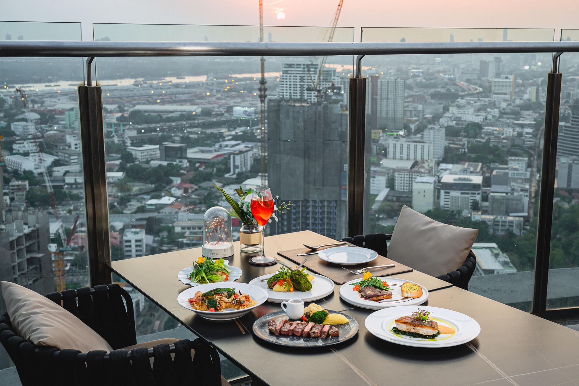 Cielo Sky Bar & Restaurant Rooftop - Thumbnail 15