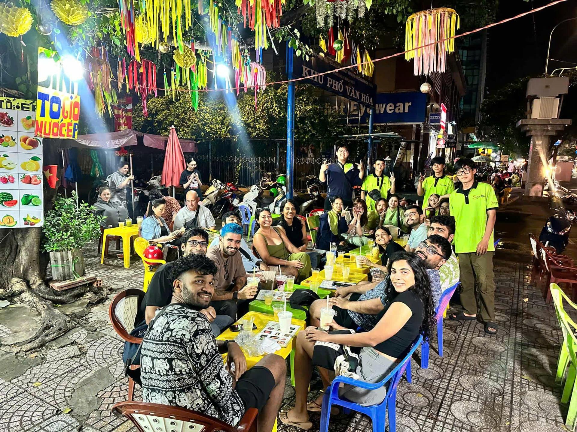 HCMC Highlight & Street Food Motorbike Tour | Female Riders Optional - Thumbnail 14