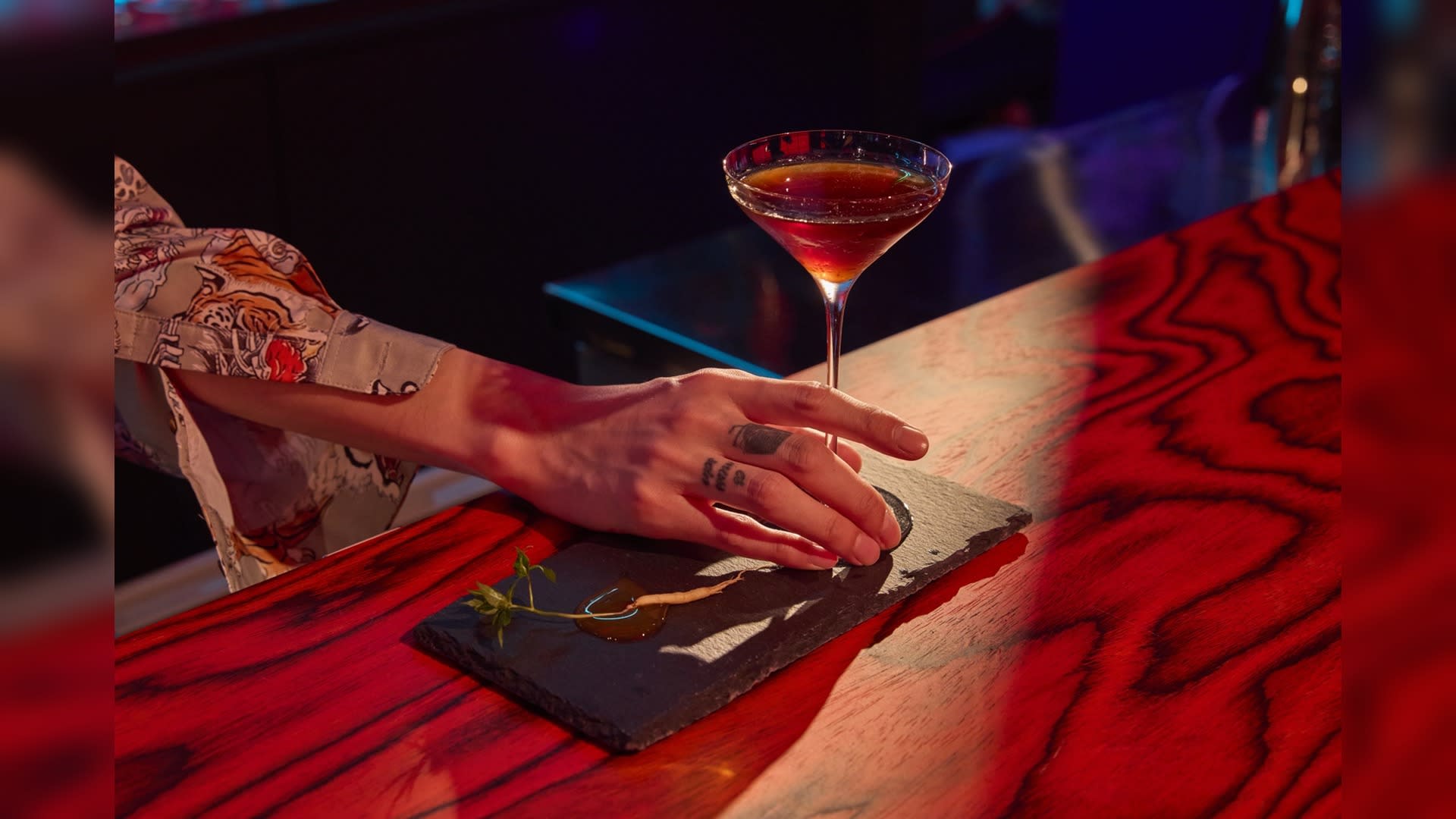 Seoul Korean Fortune Reading at a Unique Themed Bar - Thumbnail 4