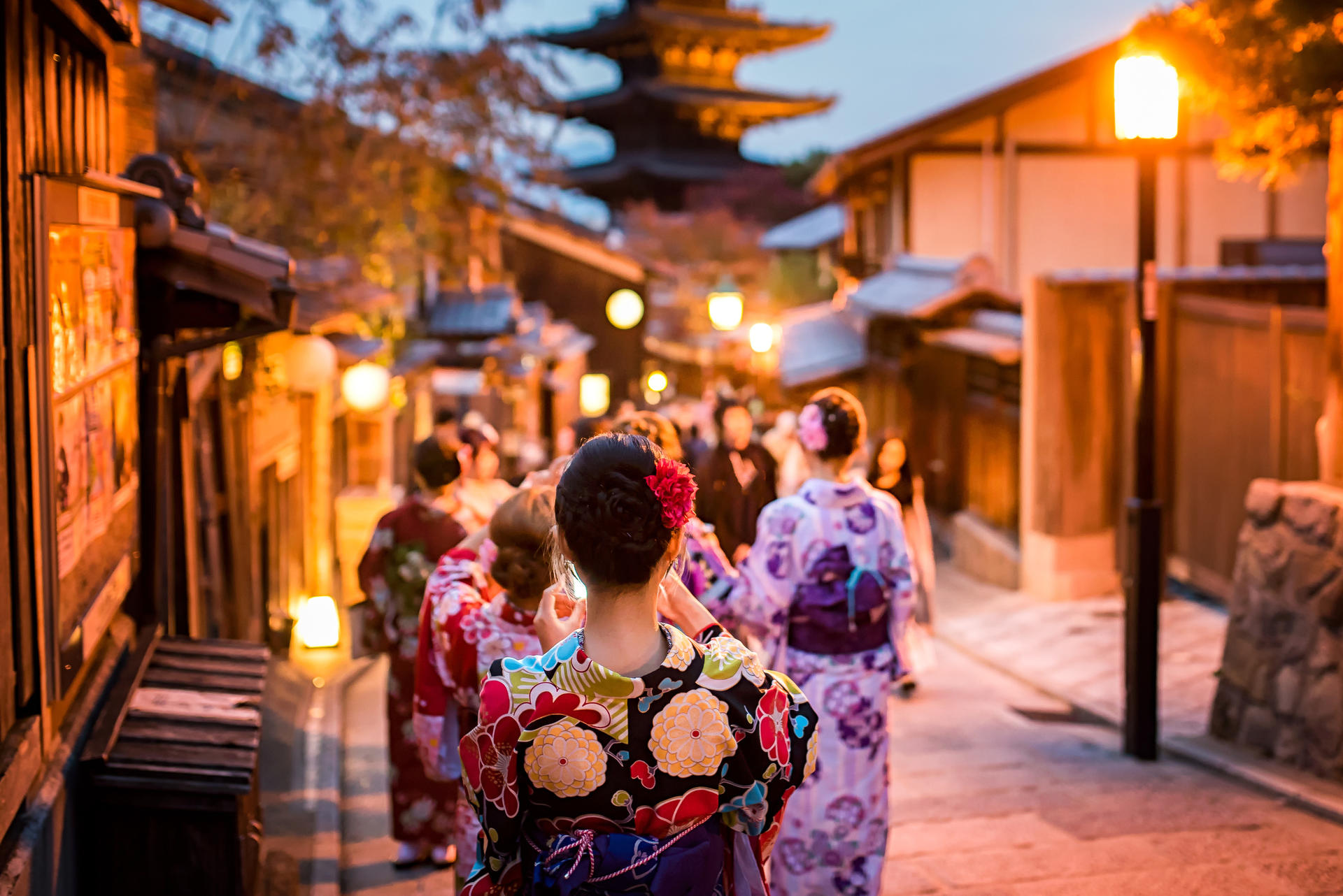 Kyoto Gion Night Guided Walking Tour (3 Hours) - Image 1