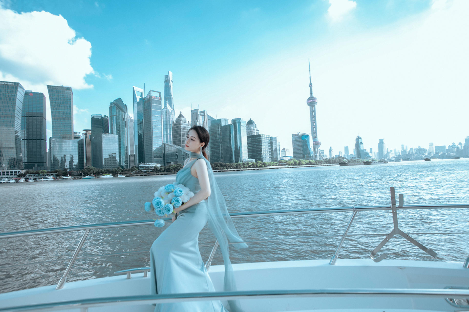 Shanghai Bund single person yacht photography service, approximately 2 hours, includes clothing and styling. - Thumbnail 12