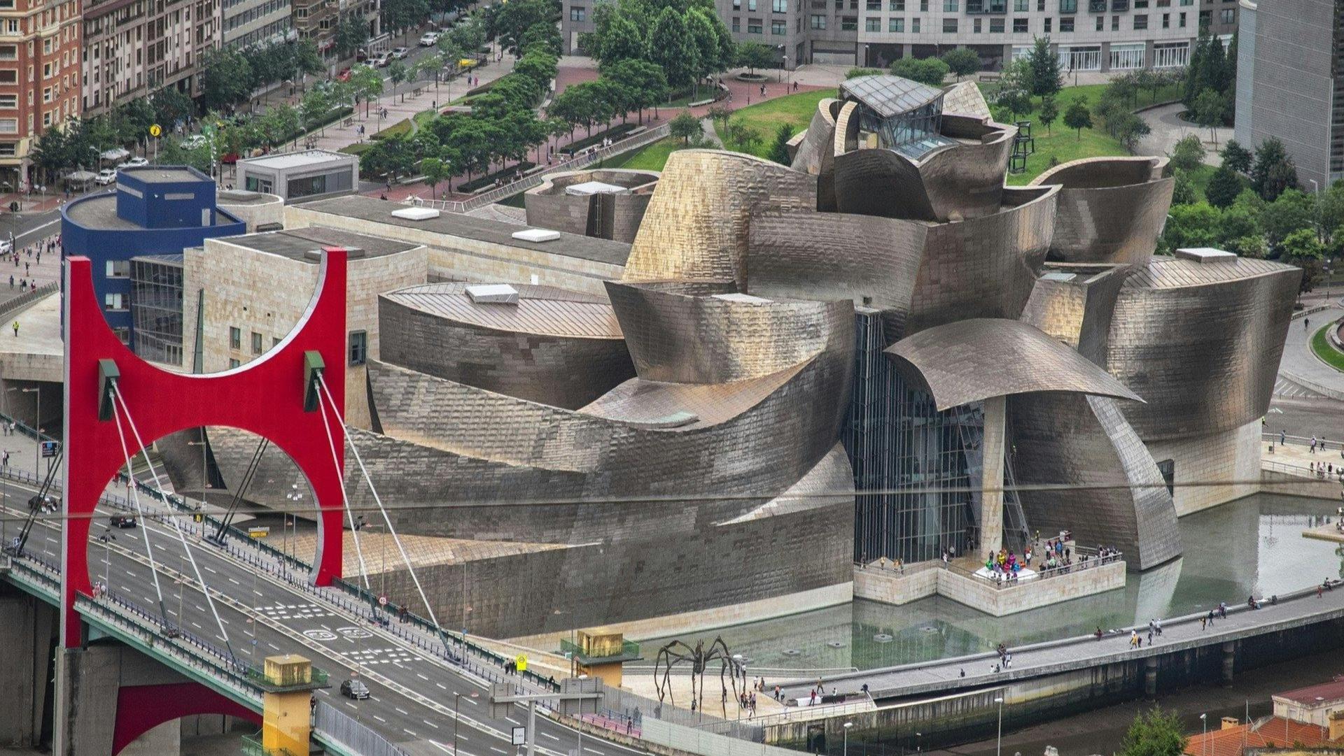 Guggenheim Museum Tour in Bilbao - Thumbnail 5
