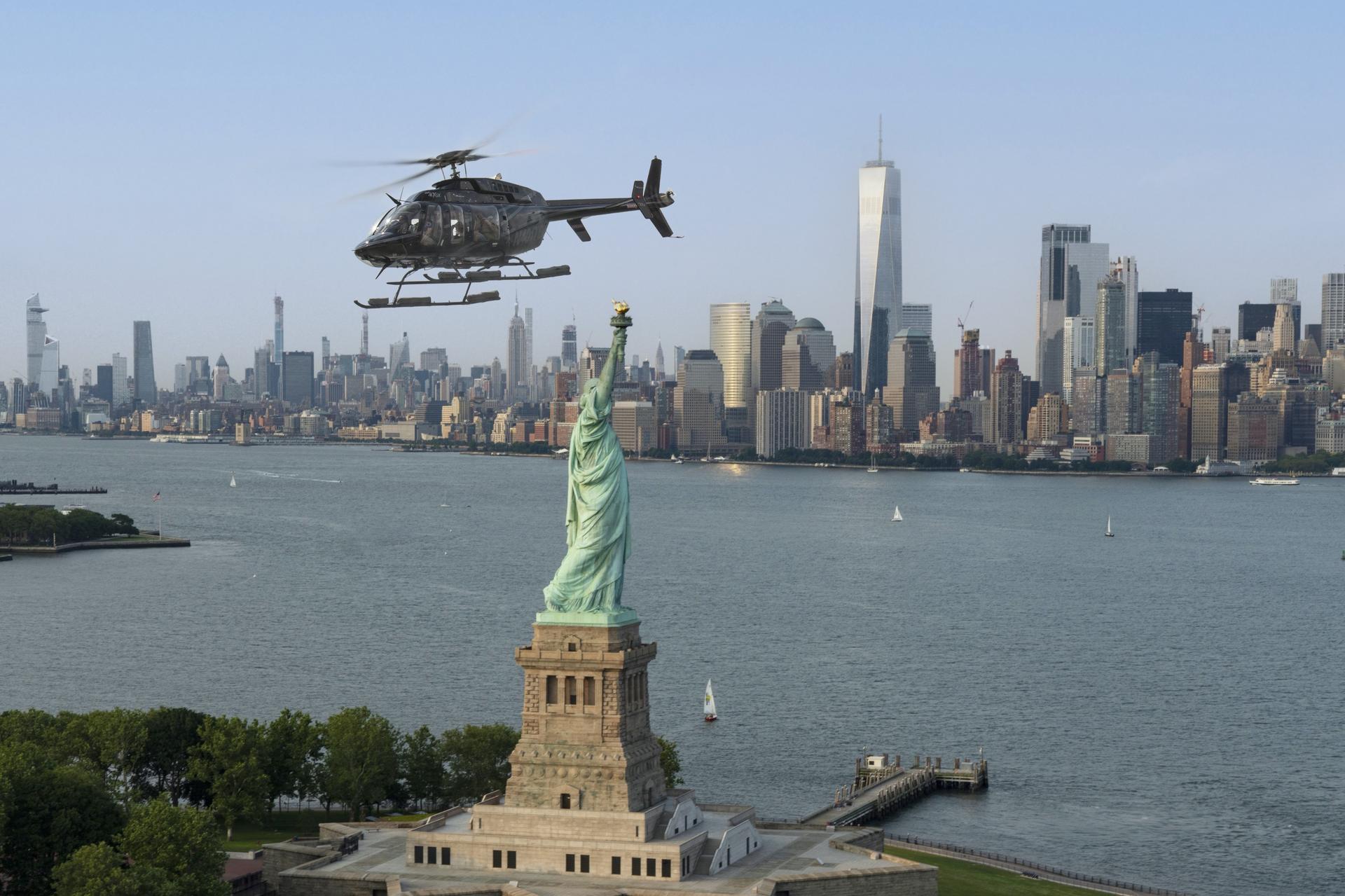 New York City Helicopter Tour from Downtown Manhattan - Thumbnail 16
