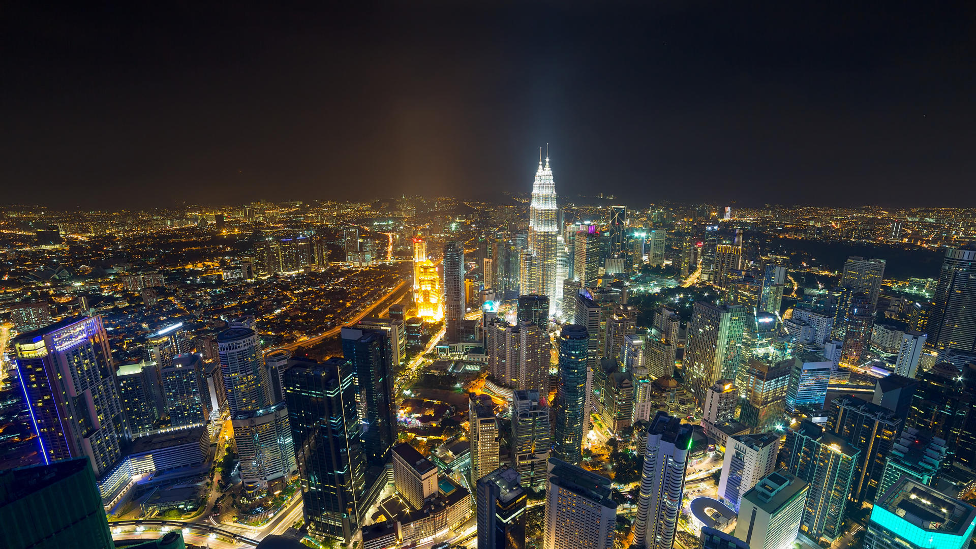 Kuala Lumpur by Night: Sightseeing, Markets and Food - Thumbnail 2