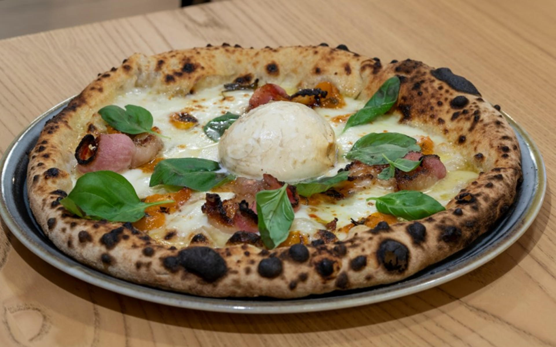 Gourmet Pizza Experience with Drinks and Dessert in Lecce - Thumbnail 3