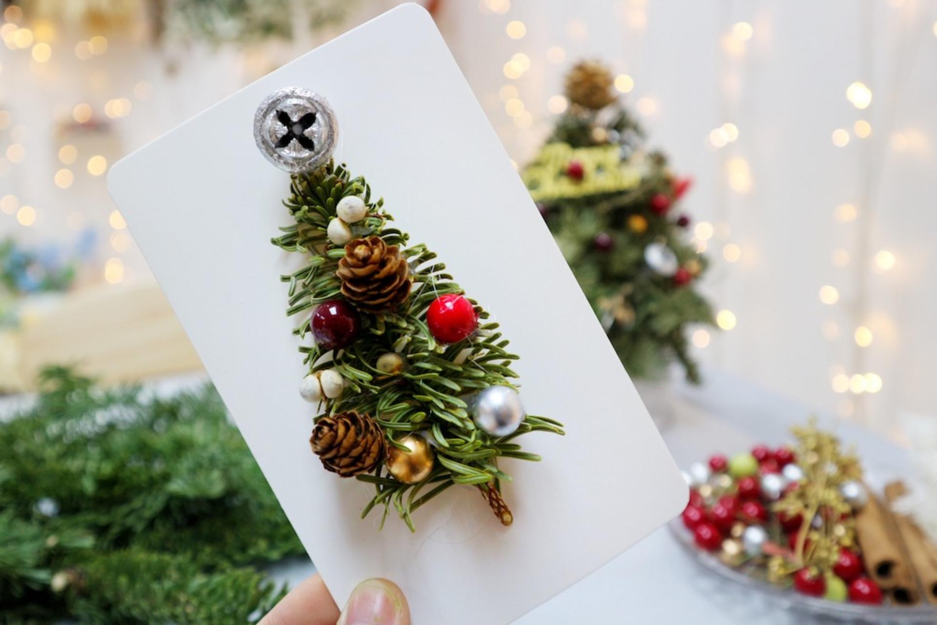 Myosotis Flower Christmas Pine Dried Flower Card Workshop - Thumbnail 7