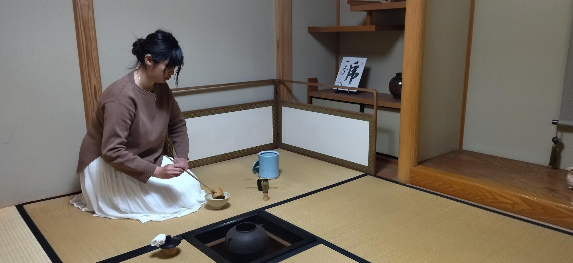 Authentic Tea Ceremony at Shitennoji Temple - Thumbnail 3