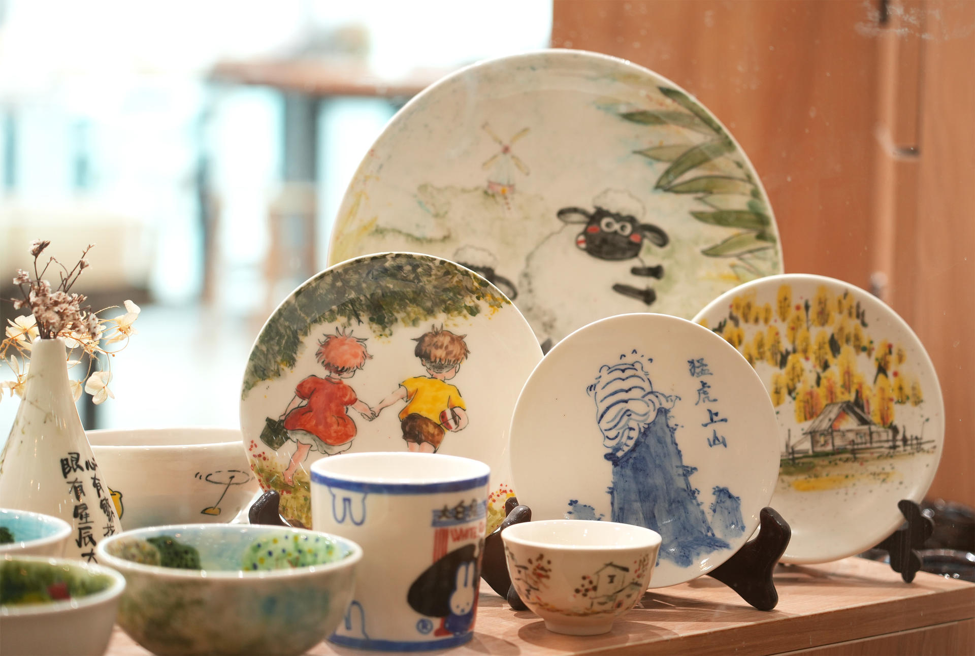 Taoz Ceramics Studio Pottery Painting Workshop - Thumbnail 2