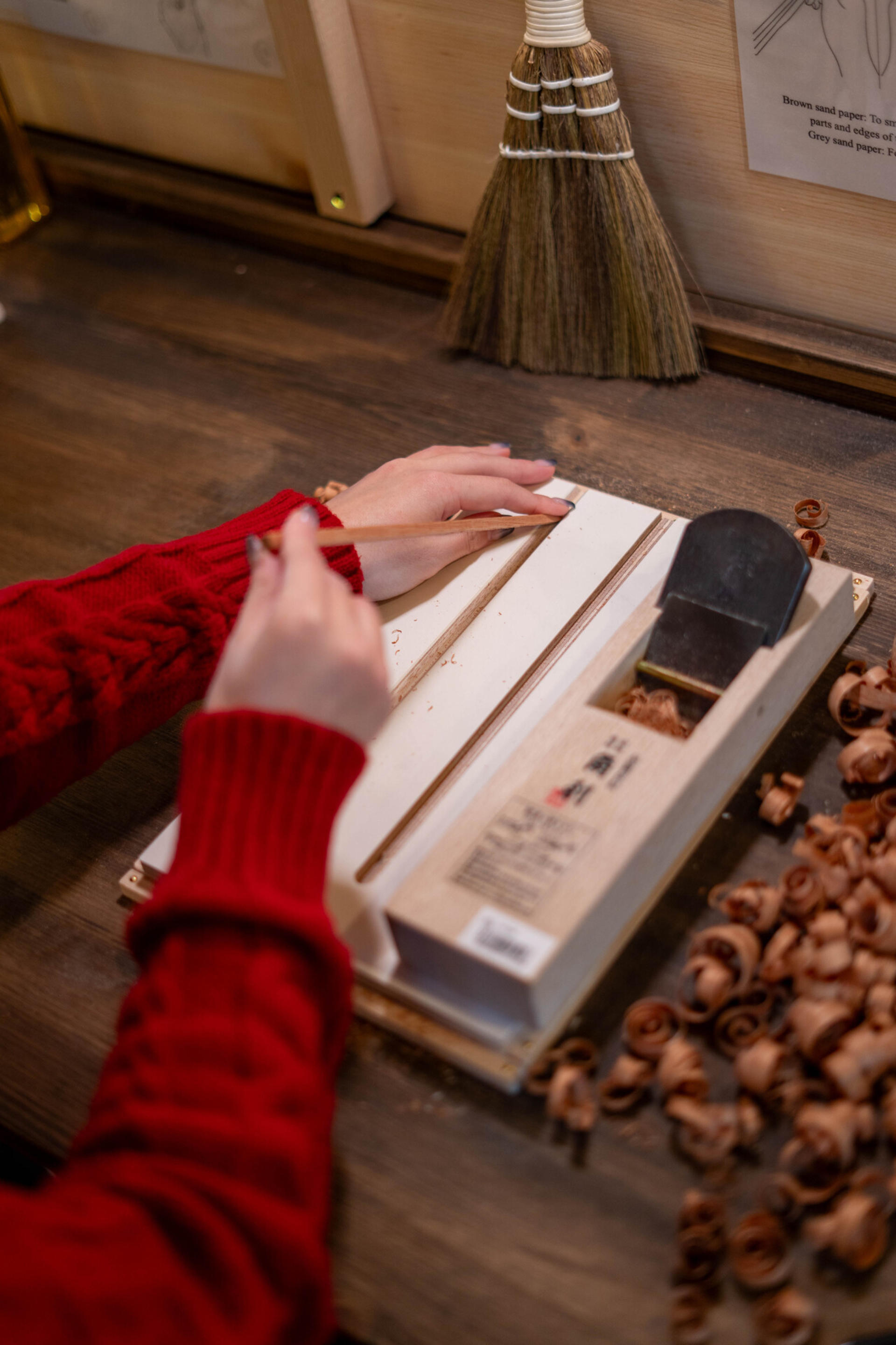 Kyoto: Gion Make Your Own Chopsticks with Engraving Option - Thumbnail 3