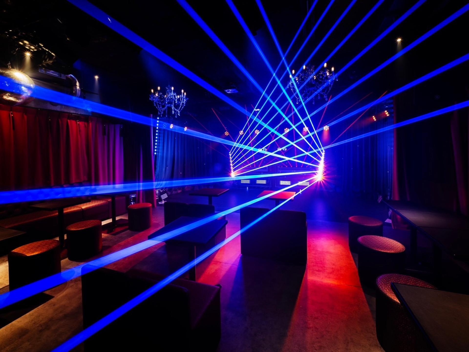 Tokyo: Illusion Magic & Dance Show Experience with Drink - Thumbnail 9