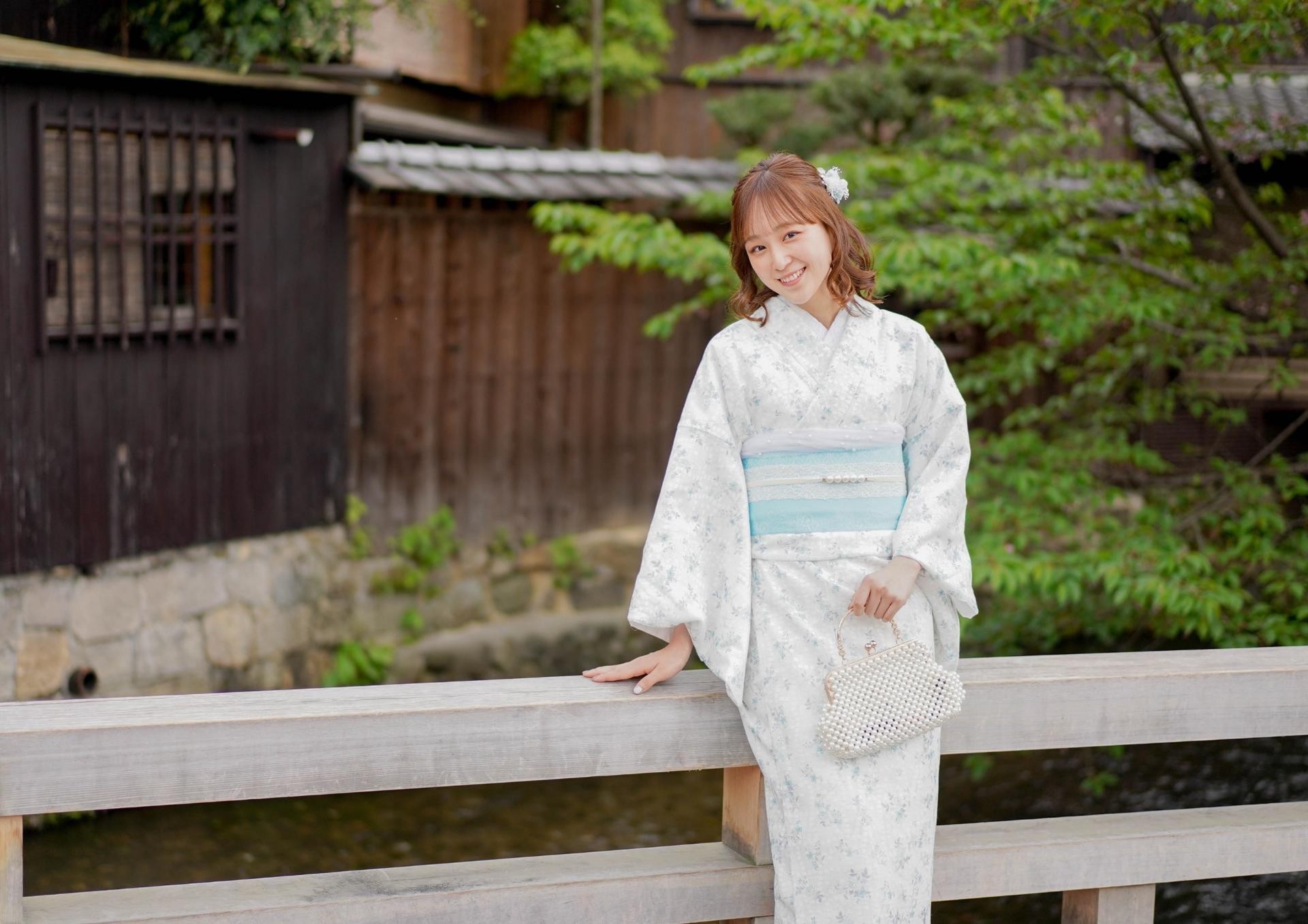 Kyoto Gion | Kimono Rental with Hair Set, Makeup & Photo Shot - Thumbnail 8
