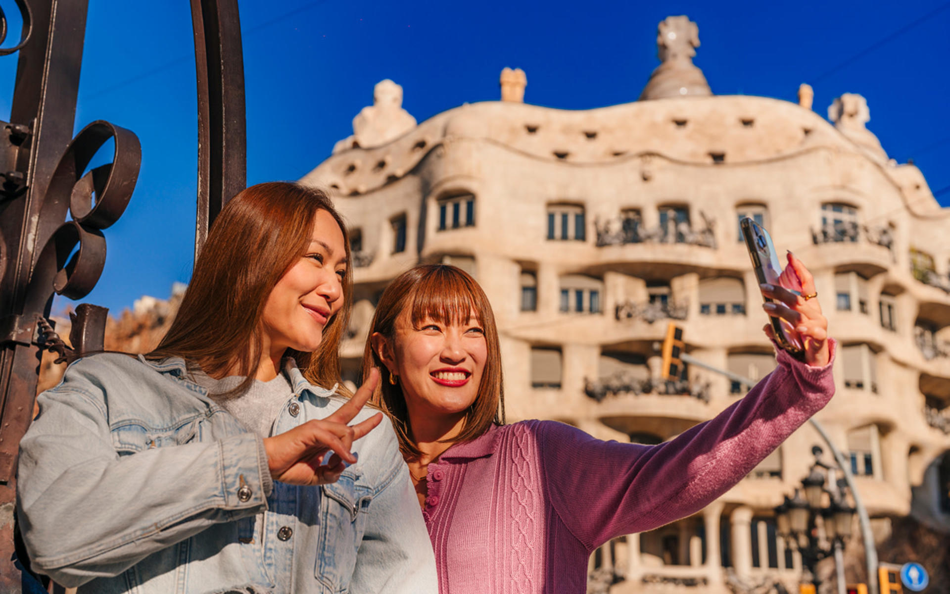 Casa Batllo + La Pedrera (Casa Mila) Entry Tickets with Audio Guide - Image 1