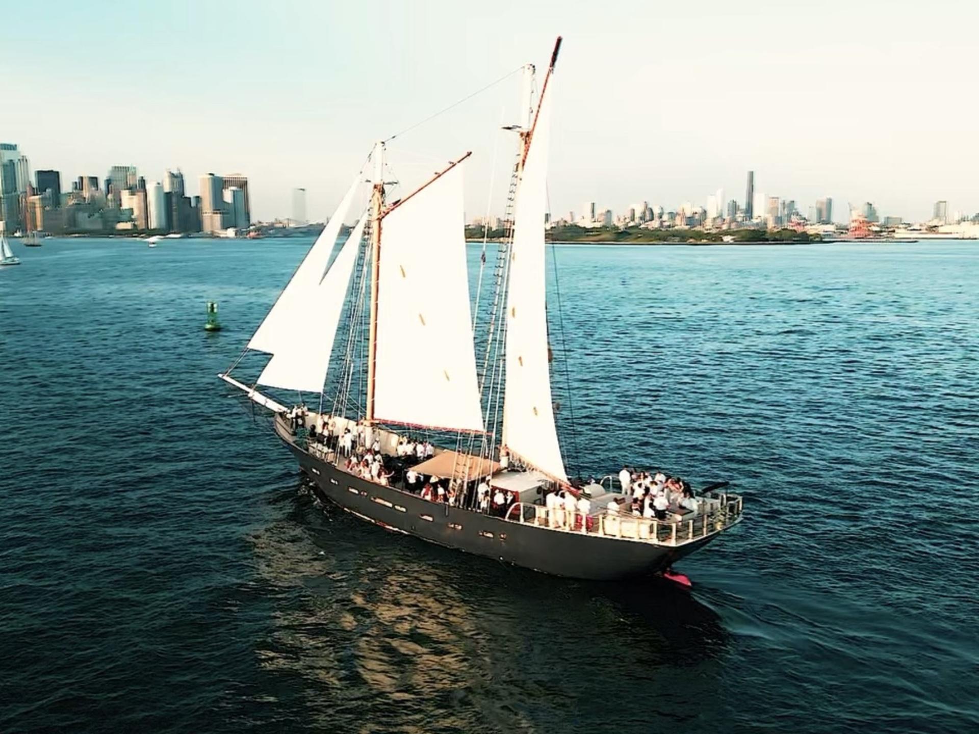 Afternoon Golden Hour or Sunset Wine and Jazz Sail Experience in NYC - Thumbnail 2