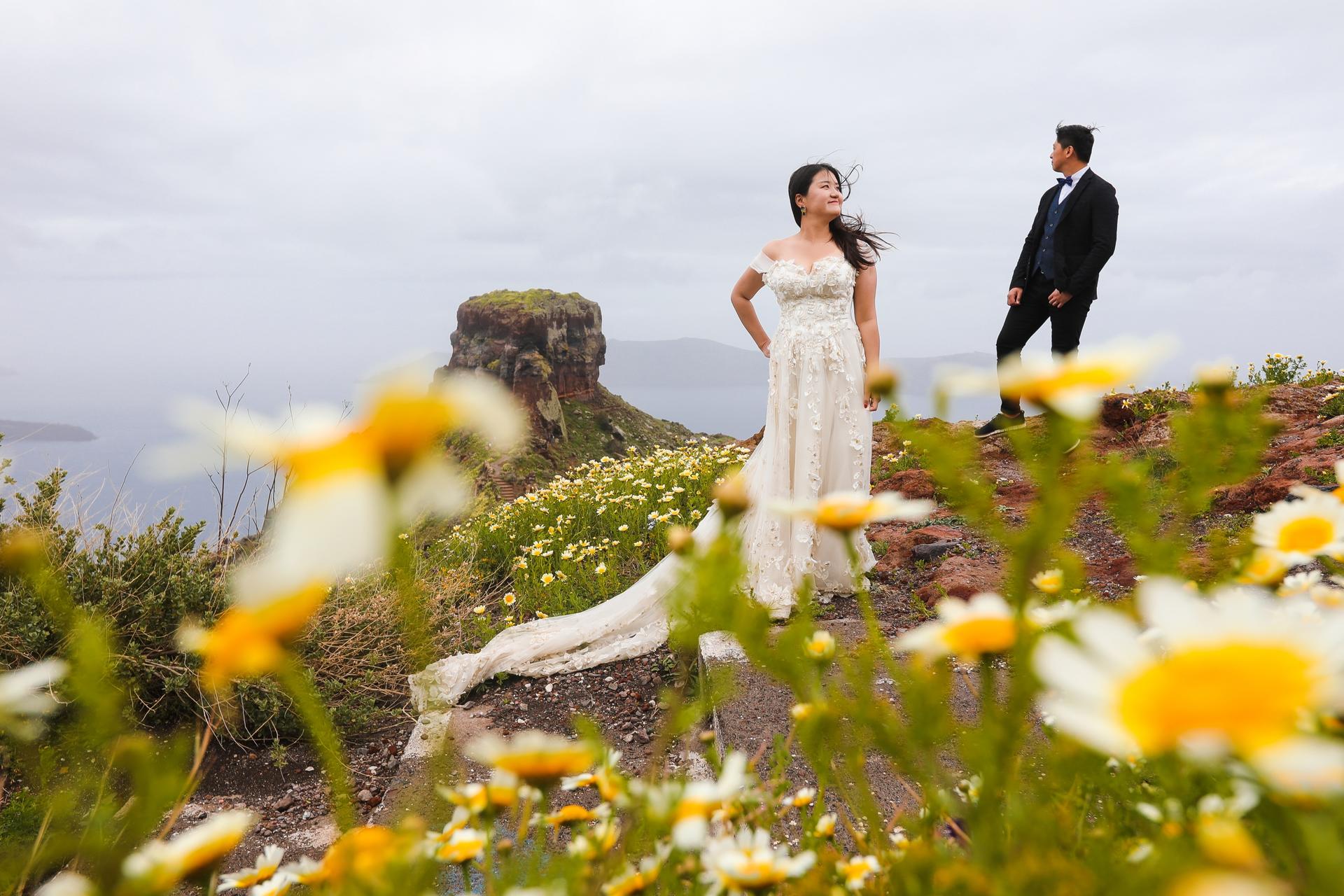 Private Photoshoot with a Vacation Photographer in Santorini - Thumbnail 6