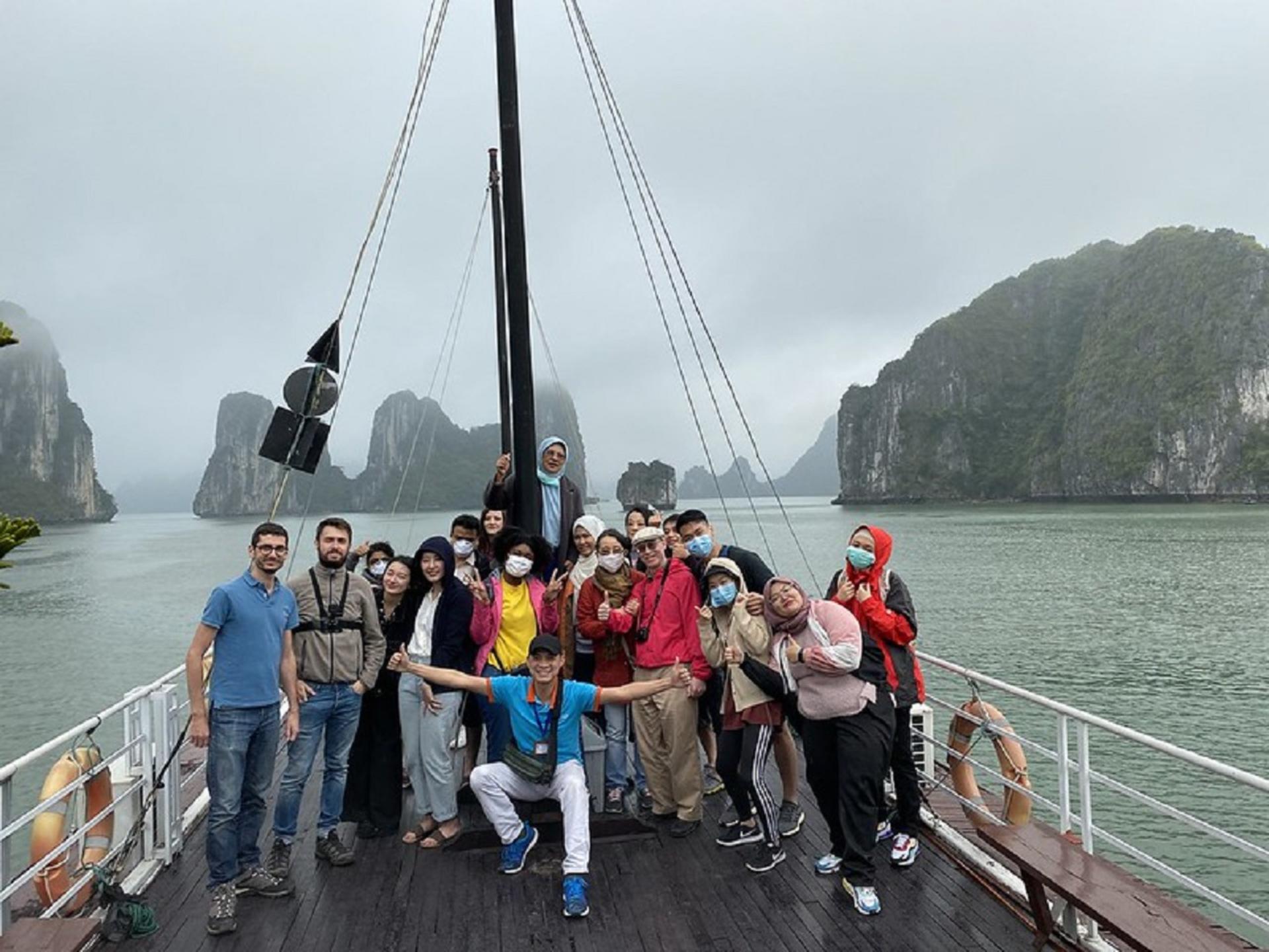 Dragonfly Day Cruise: Ha Long Bay, Thien Cung Cave Private Tour - Thumbnail 9