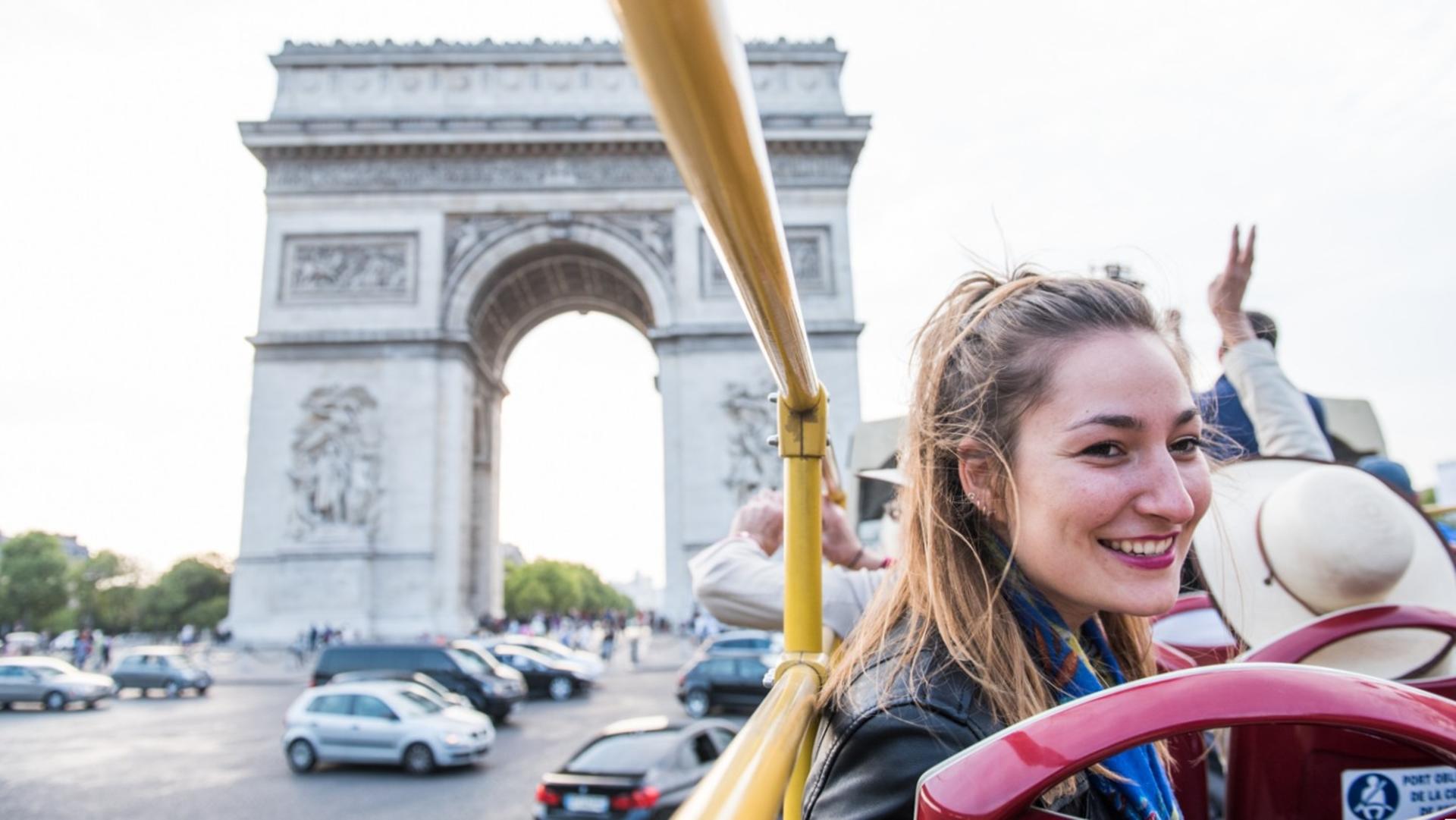 Hop-on hop-off bus with Arc de Triomphe ticket in Paris - Thumbnail 3