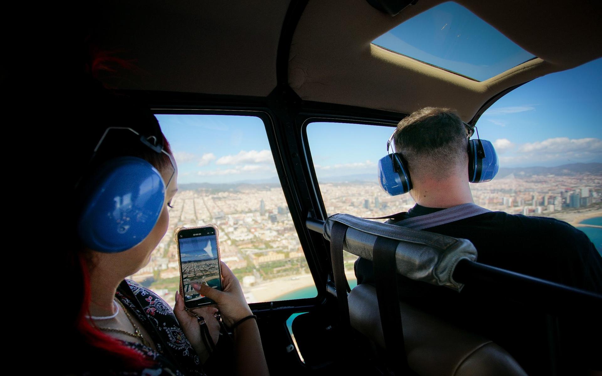 Helicopter Flight Experience in Barcelona - Thumbnail 2