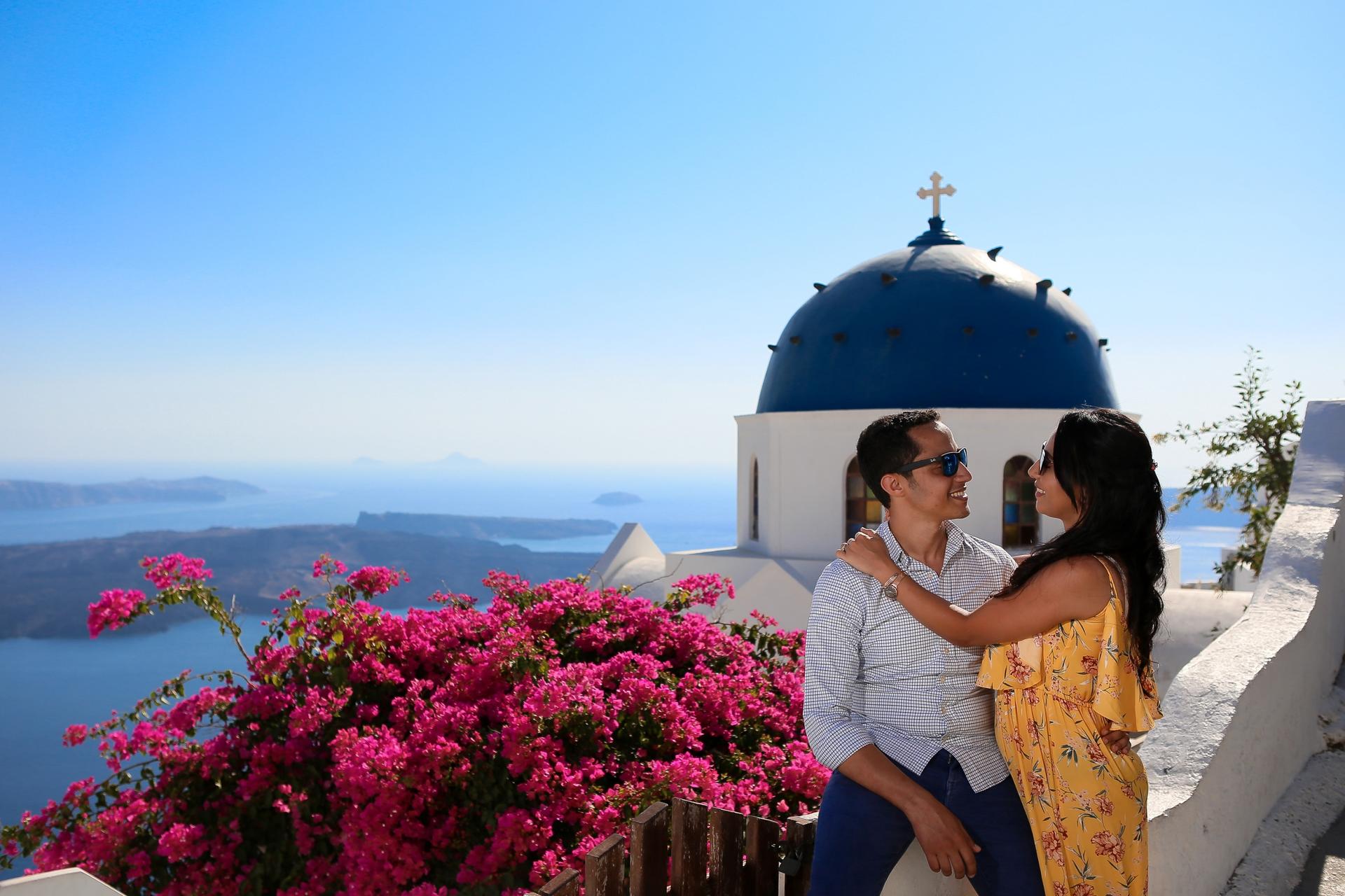 Private Photoshoot with a Vacation Photographer in Santorini - Thumbnail 5