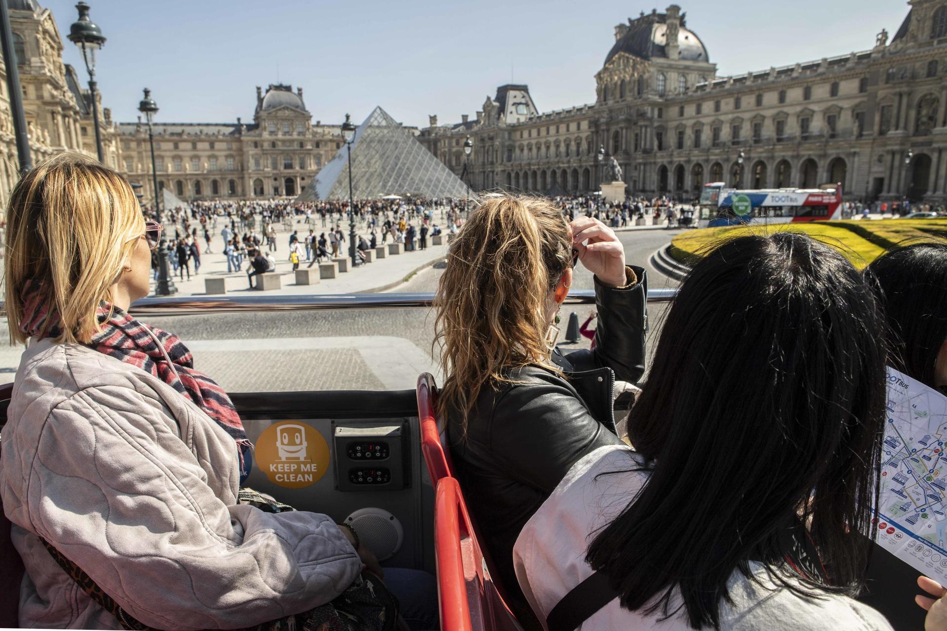 Paris Hop-On-Hop-Off Bus by Toot Bus with Versailles Palace - Image 1