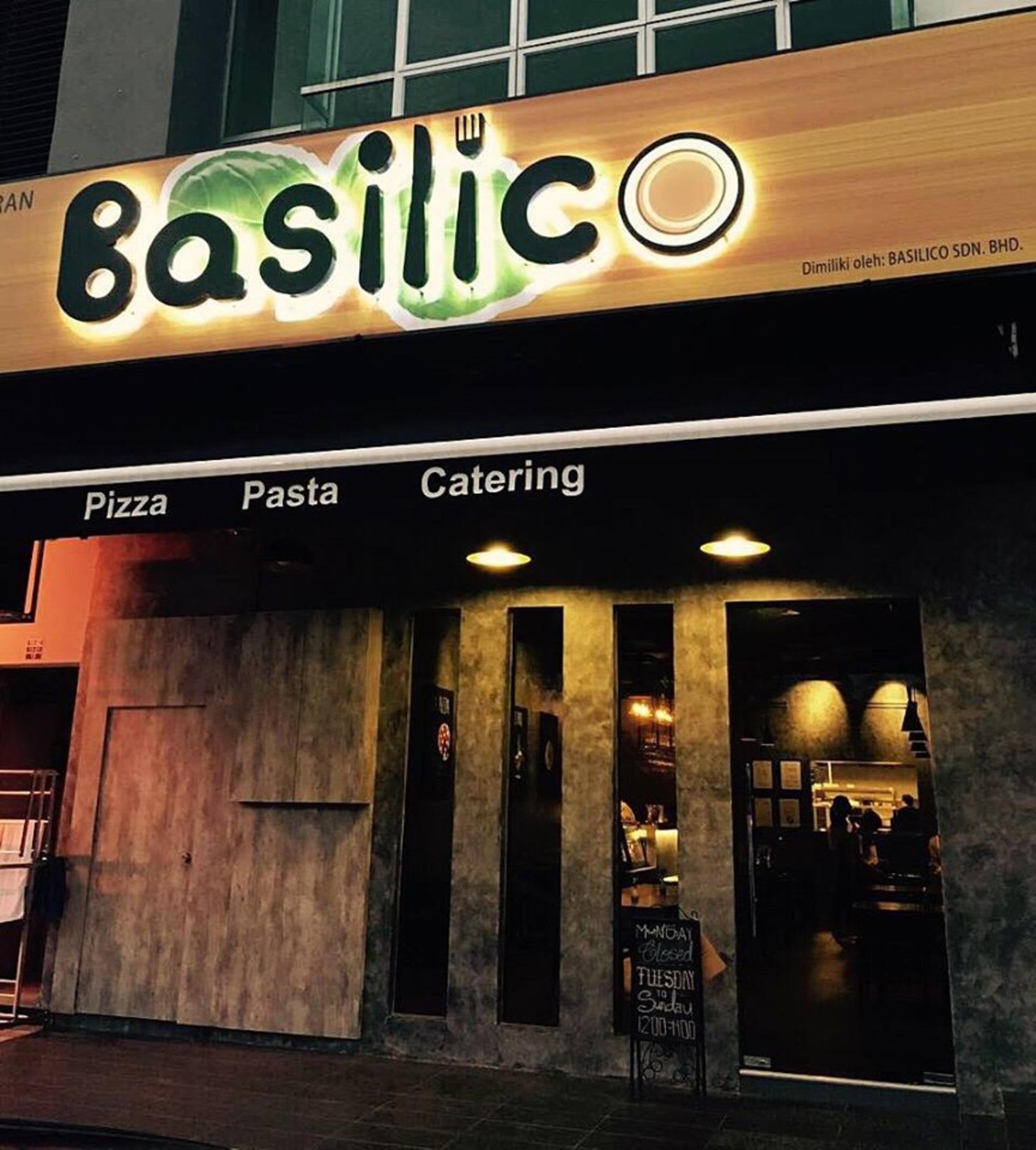 Basilico Restaurant at Mount Austin - Thumbnail 5
