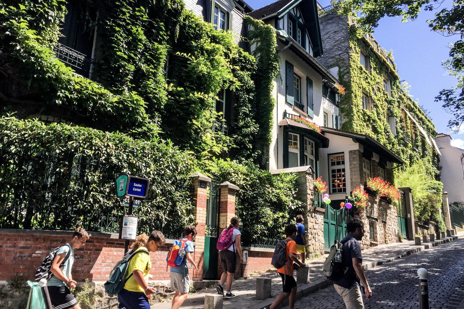 Montmartre Walking Tour in Paris - Thumbnail 5