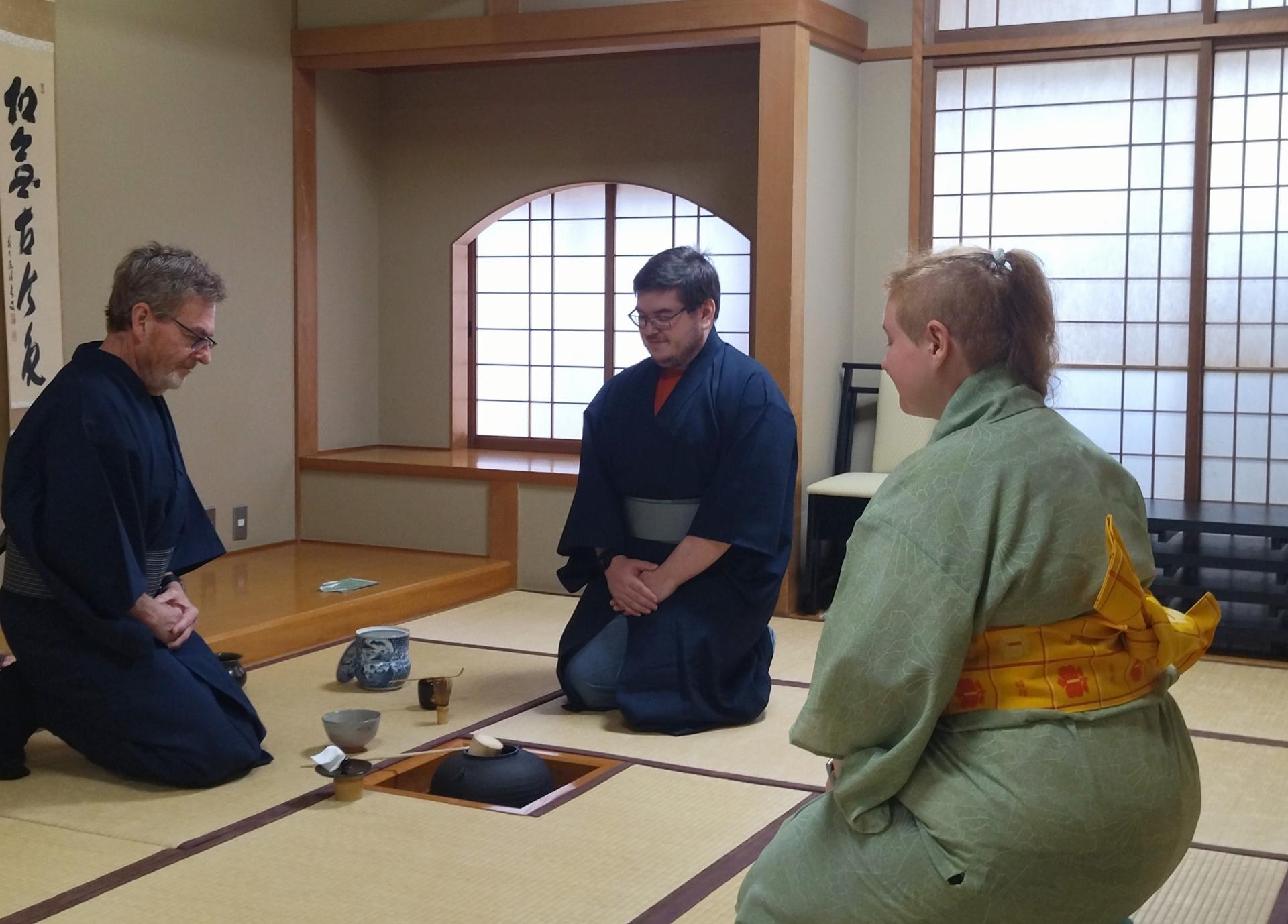 Experience an authentic tea ceremony in kimono (near Osaka Castle) - Thumbnail 11