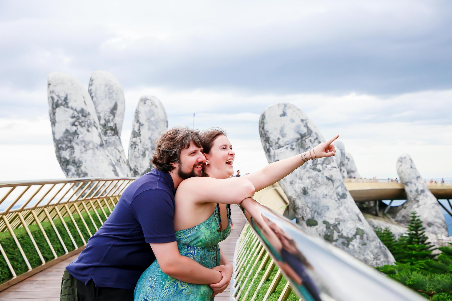 3 Hours Golden Bridge Photoshoot in Ba Na Hills - Thumbnail 45