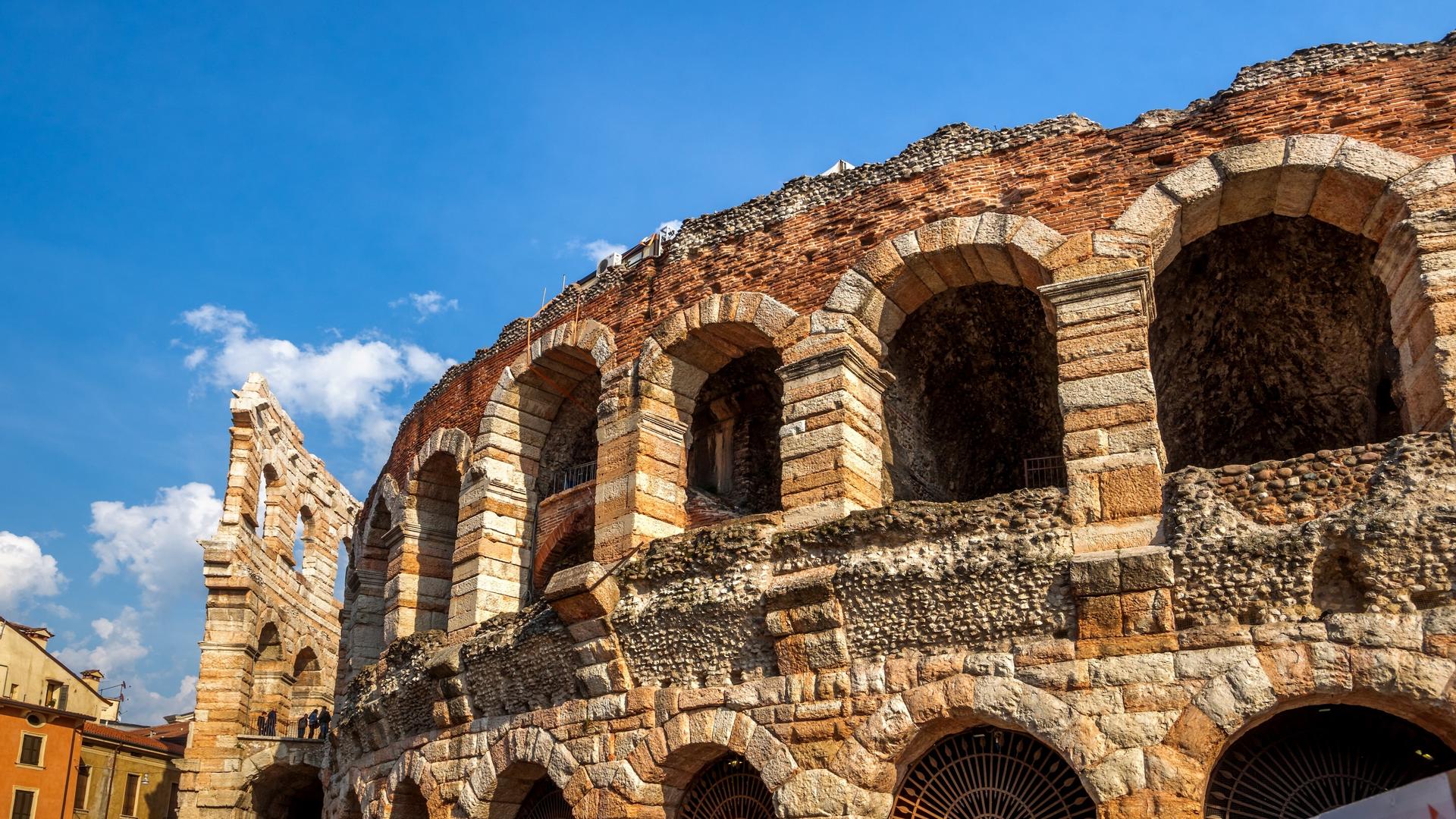 Verona, Sirmione, and Lake Garda Tour with Boat Cruise from Venice - Thumbnail 4