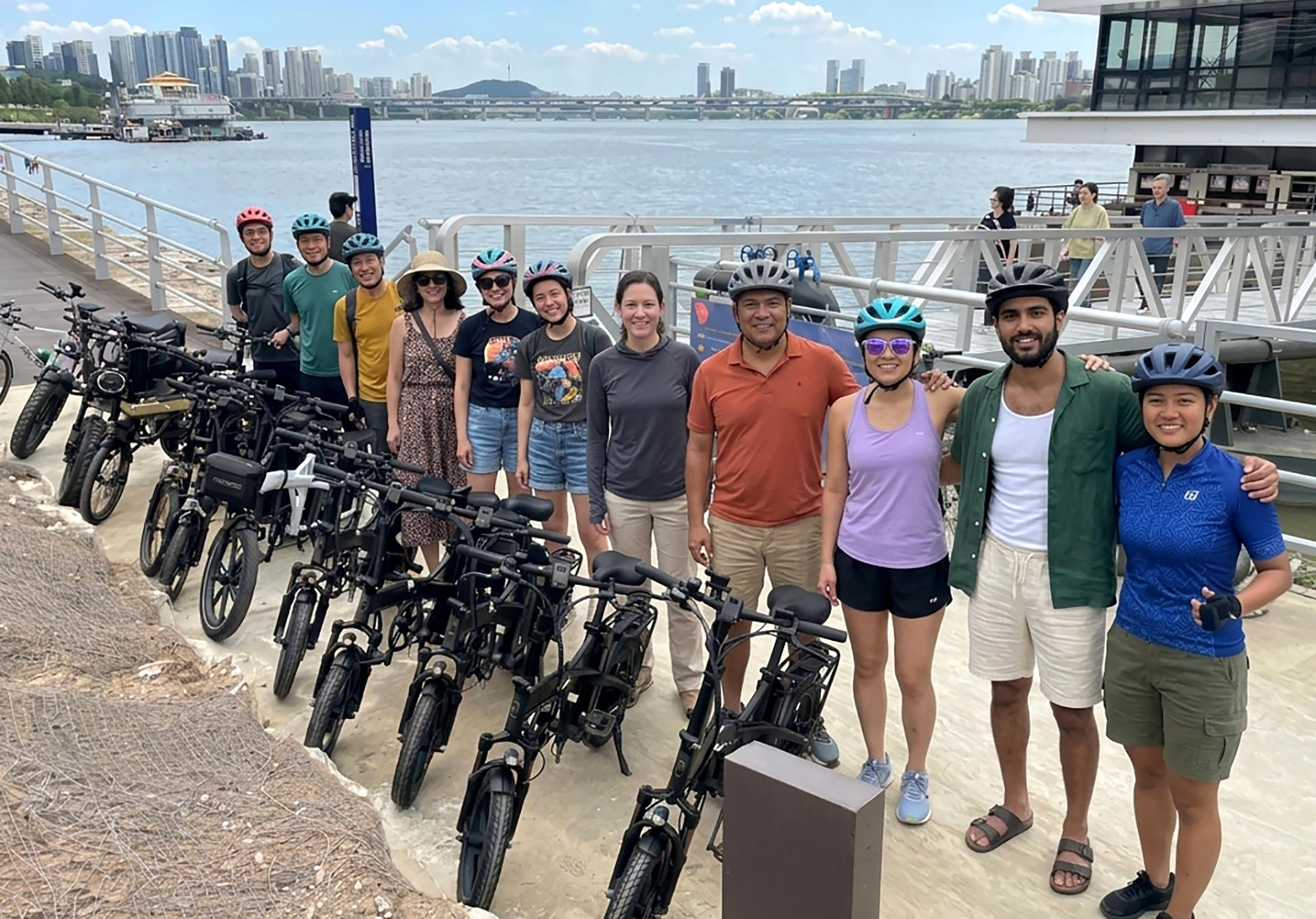 ENKO Electric Bike Ride on the Han River Bike Path in Seoul - Thumbnail 14