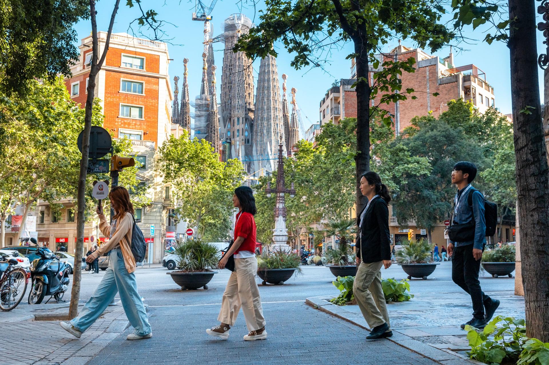 Gaudi Houses & Sagrada Familia Barcelona Full Day Walking Tour - Thumbnail 15