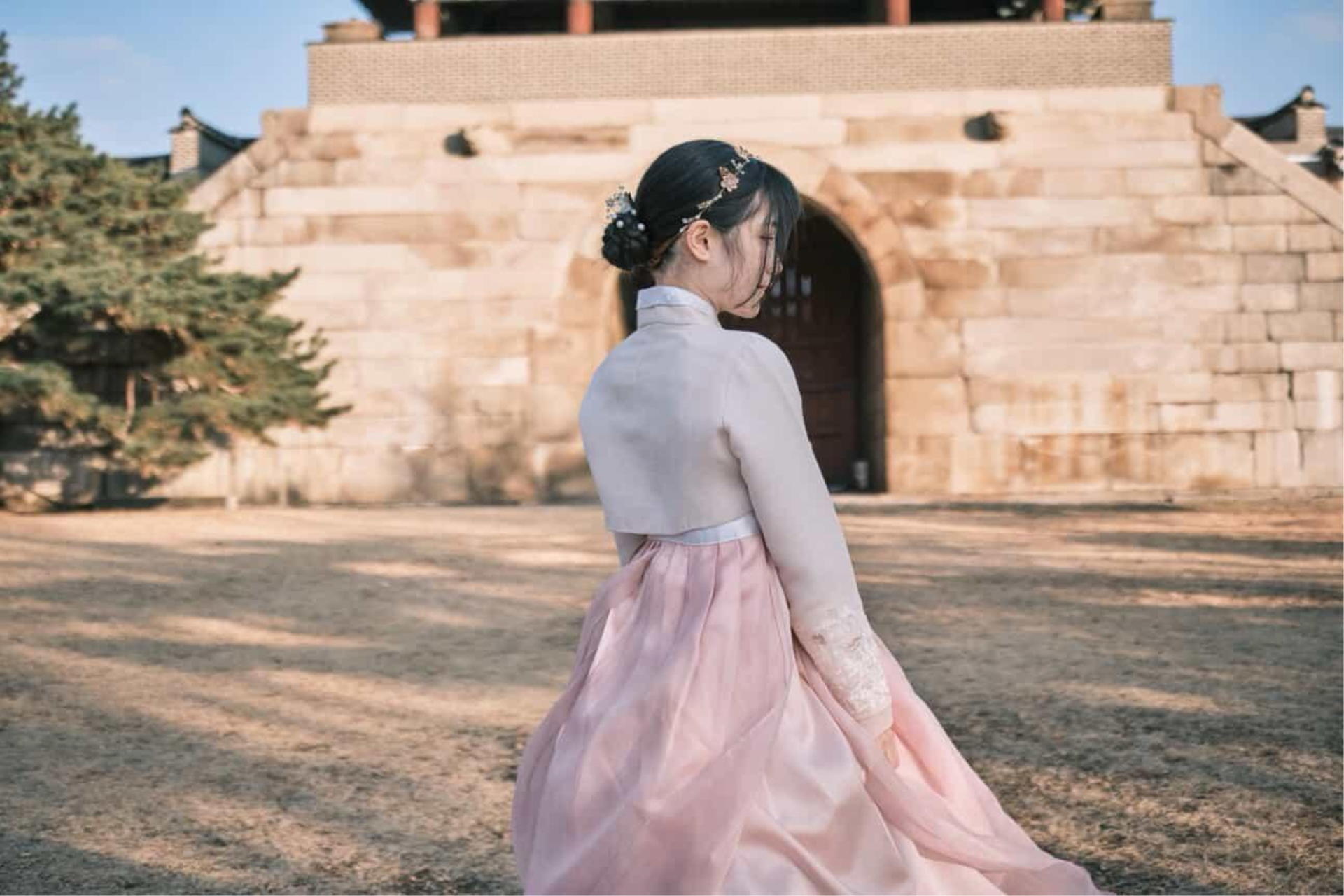 Cinematic Hanbok Photoshoot Experience - Thumbnail 61