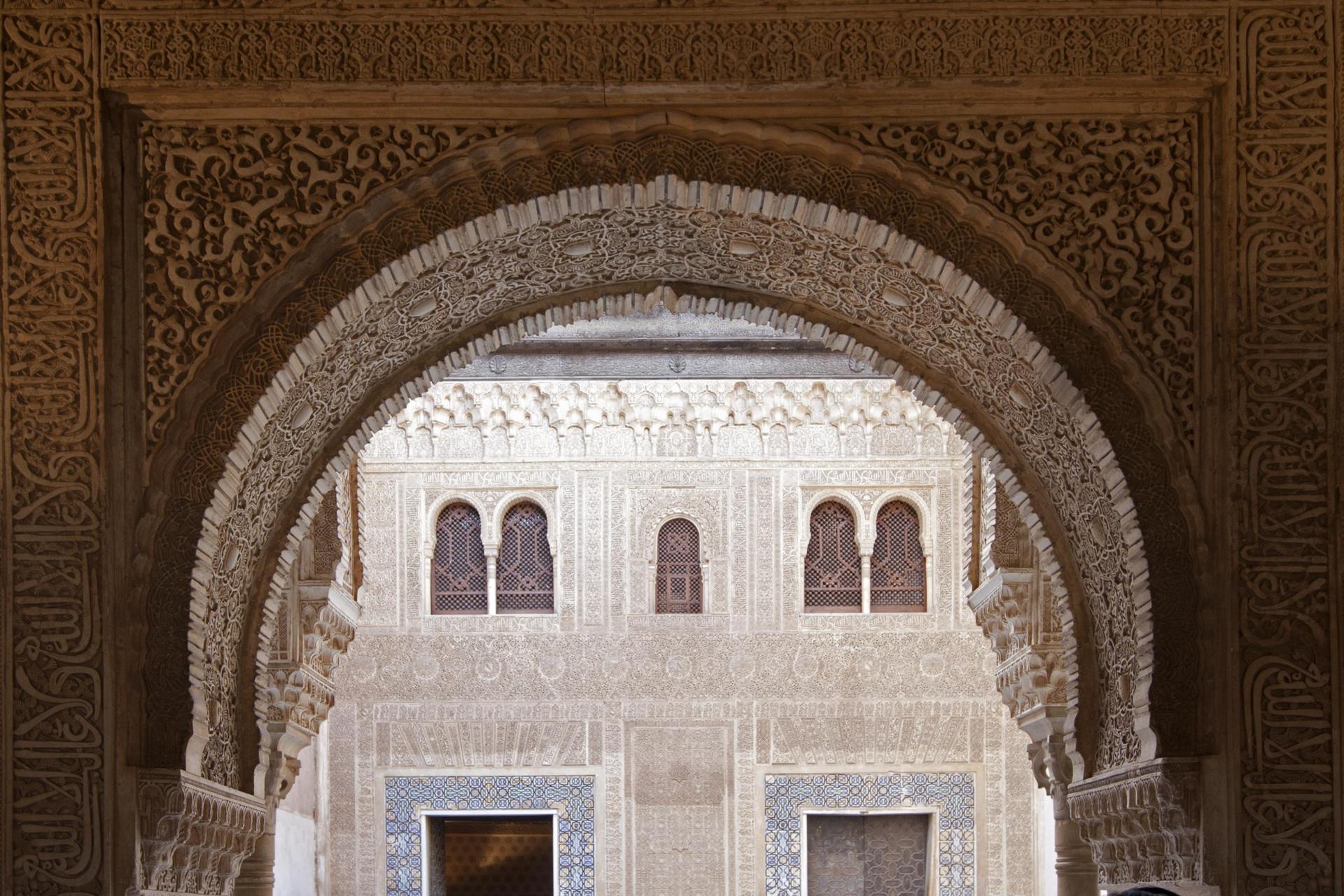 Alhambra Guided Tour with Options for Nasrid Palace and Transfers - Thumbnail 2