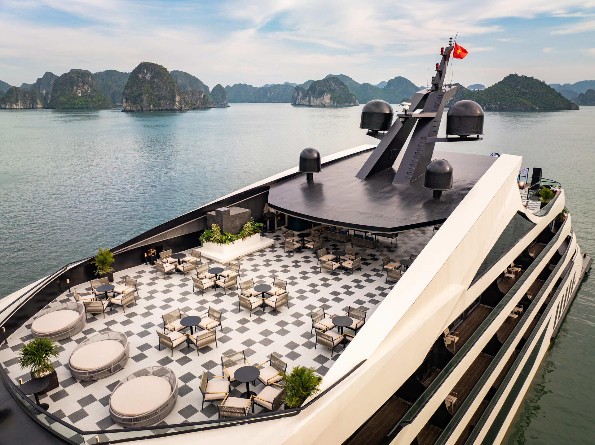 Victorious 2D1N Luxury Cruise: Ha Long Bay with Sung Sot & Ti Top - Thumbnail 10