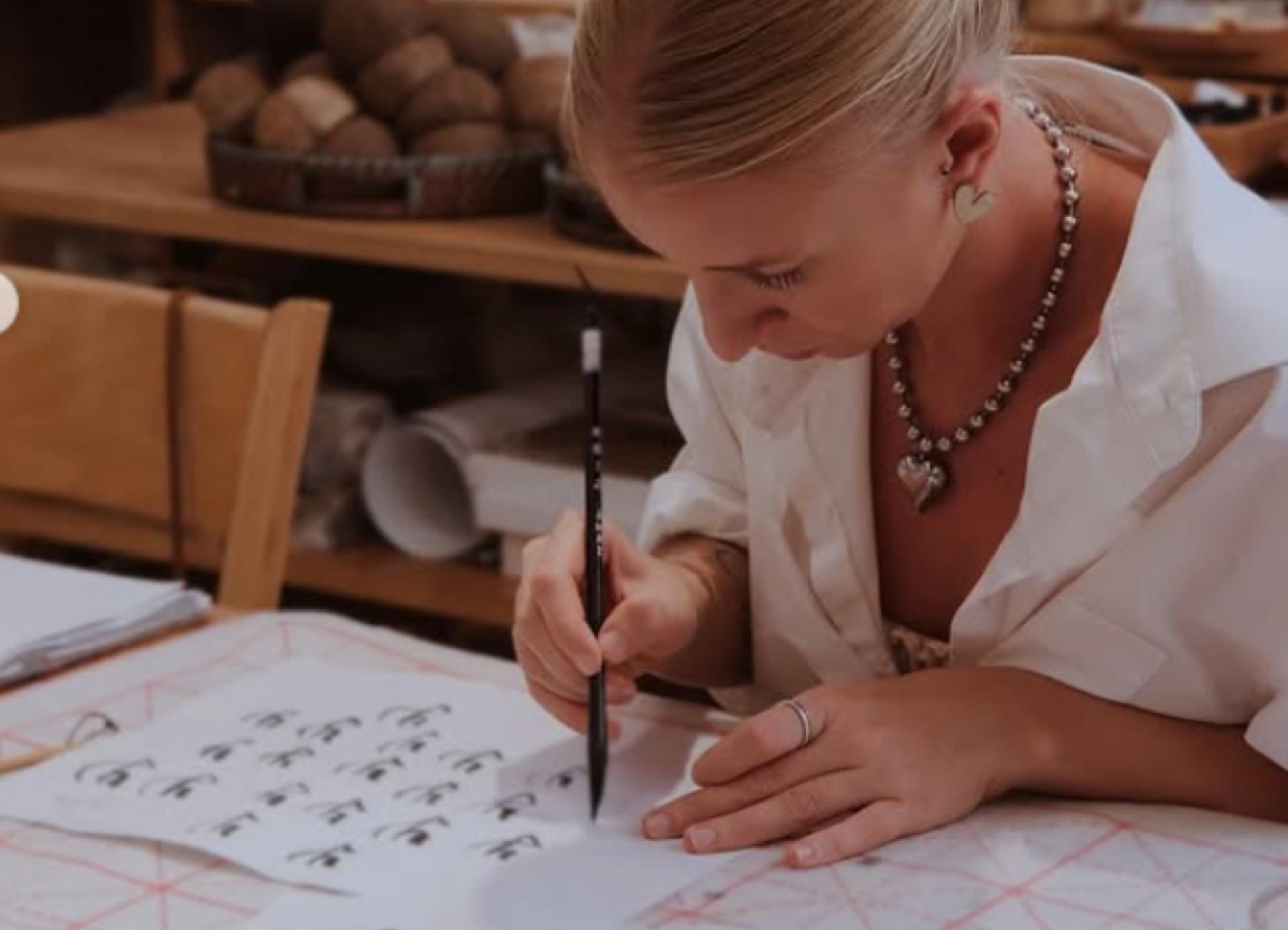 Vietnamese Calligraphy Workshop with Local Instructor in Da Nang - Thumbnail 6
