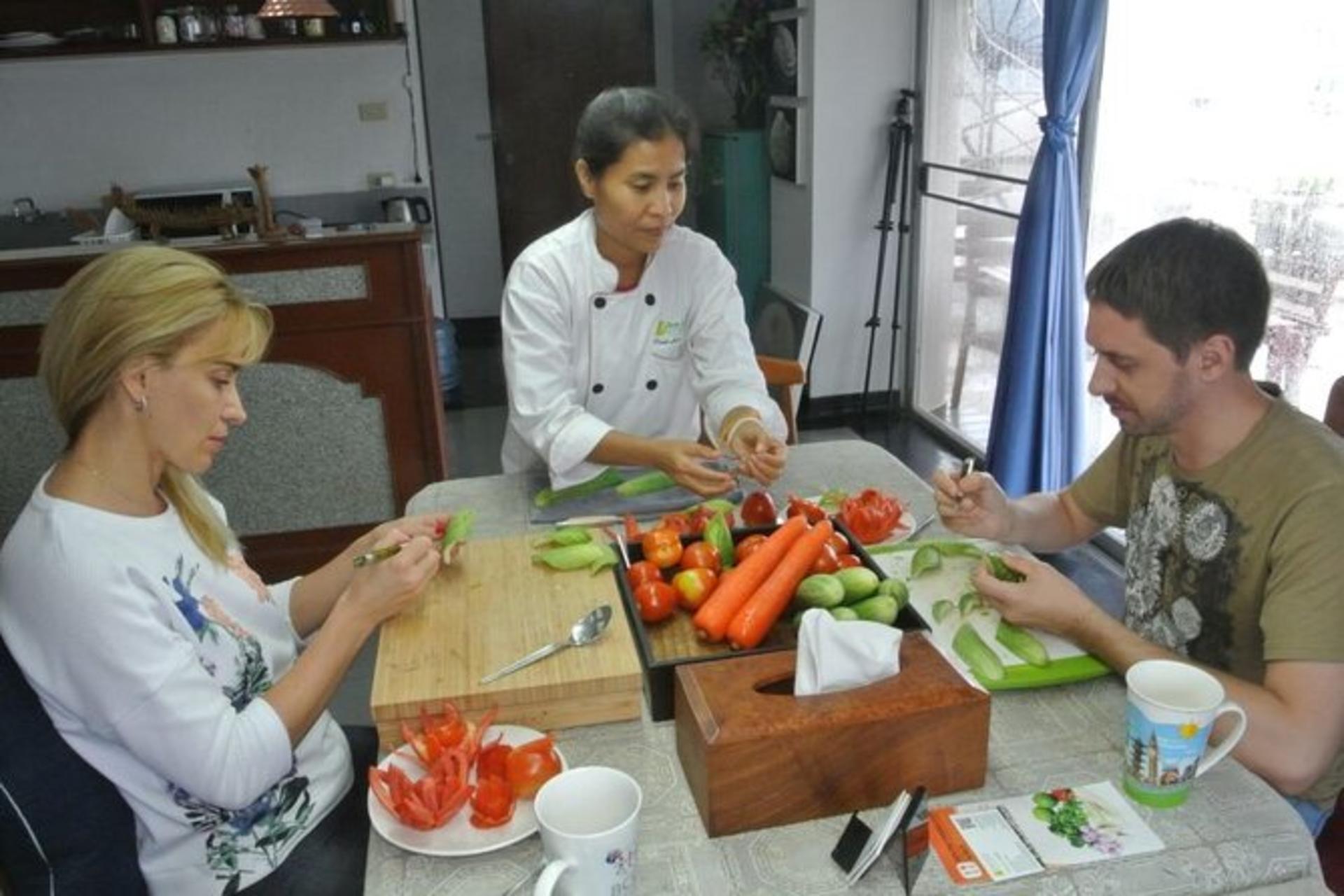 Traditional Thai Fruit and Vegetable Carving Class - Thumbnail 17