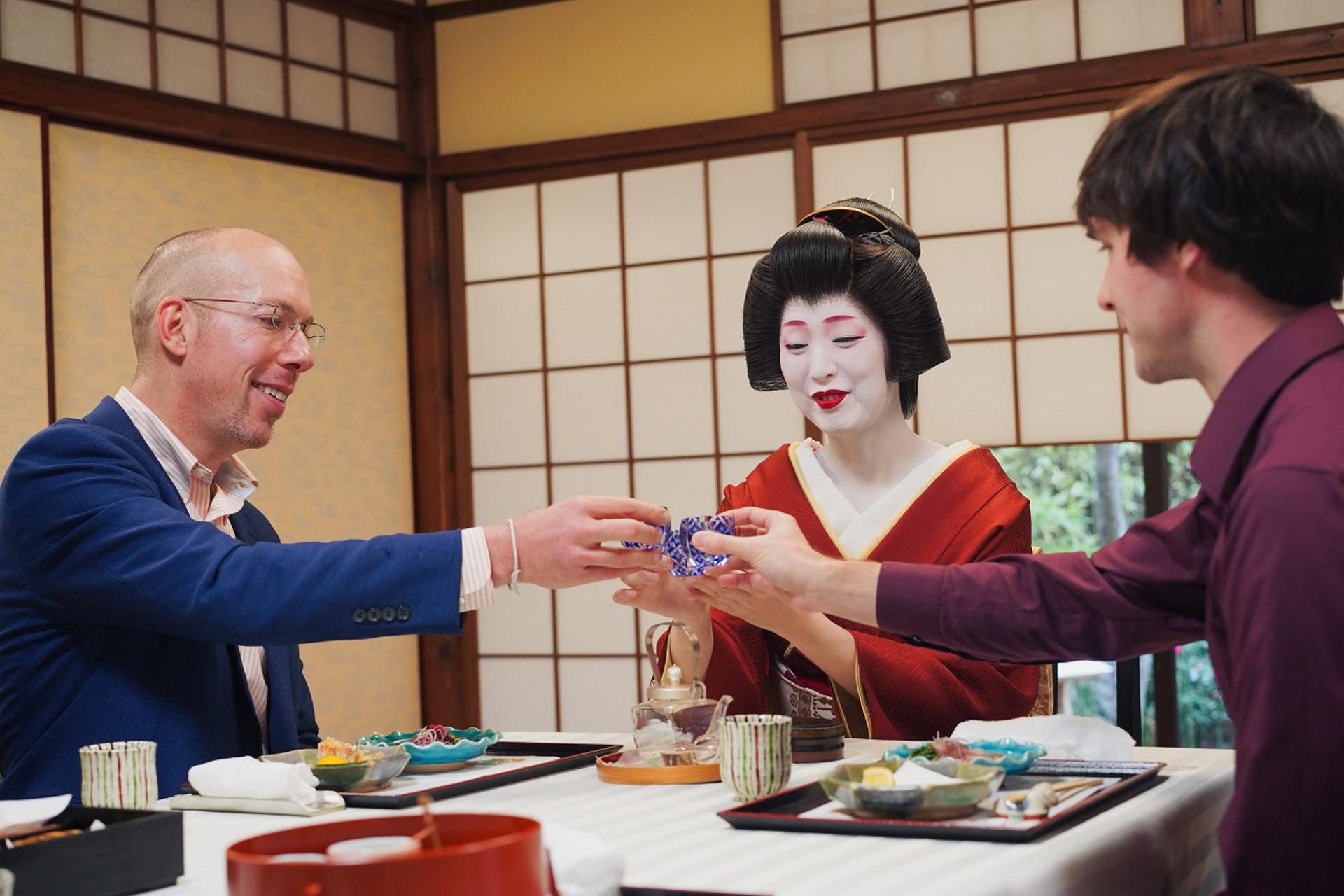 Kyoto Tour with Lunch and Geisha Performance - Thumbnail 2