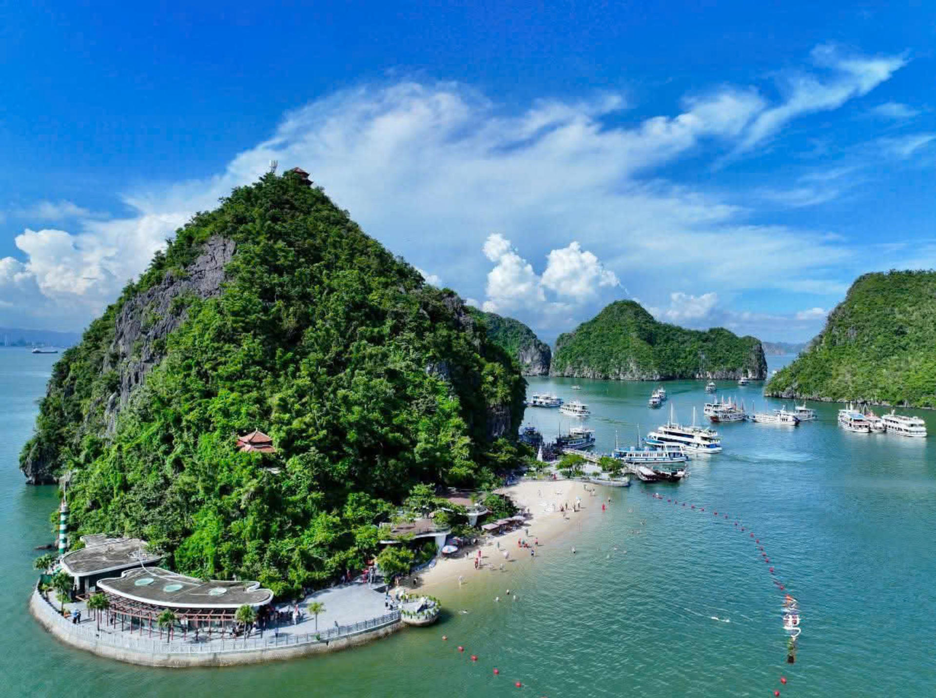 Leona Day Cruise: Ha Long Bay, Sung Sot Cave, Ti Top Island  - Thumbnail 78