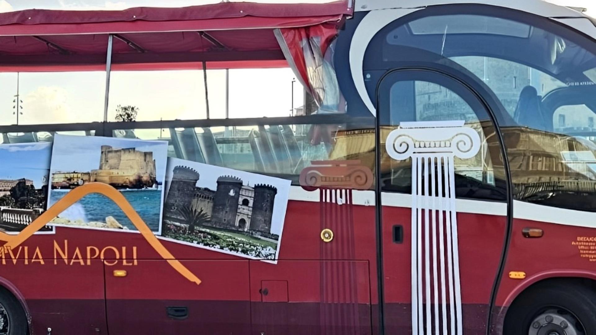 Naples hop-on hop-off bus by Tramvia Napoli - Thumbnail 4