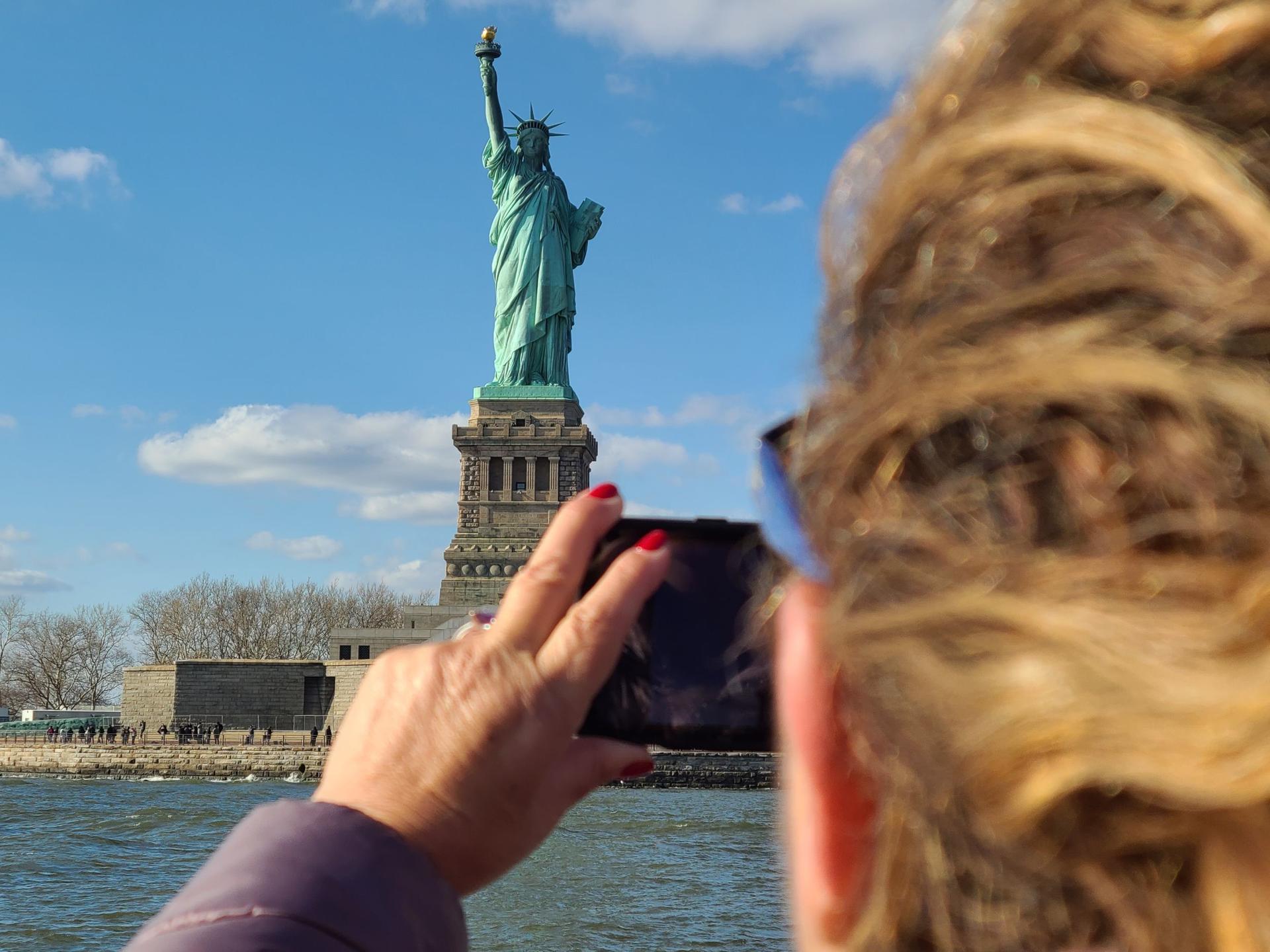 45-Minute Statue of Liberty Express Sightseeing Cruise  - Thumbnail 2