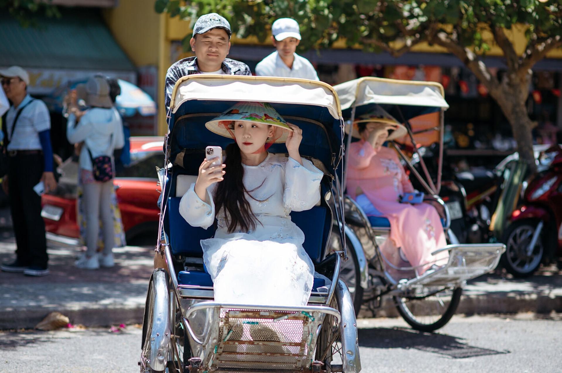 Nha Trang Cyclo Tour with Ao Dai Rental + Photo Shoot at Cathedral - Image 1
