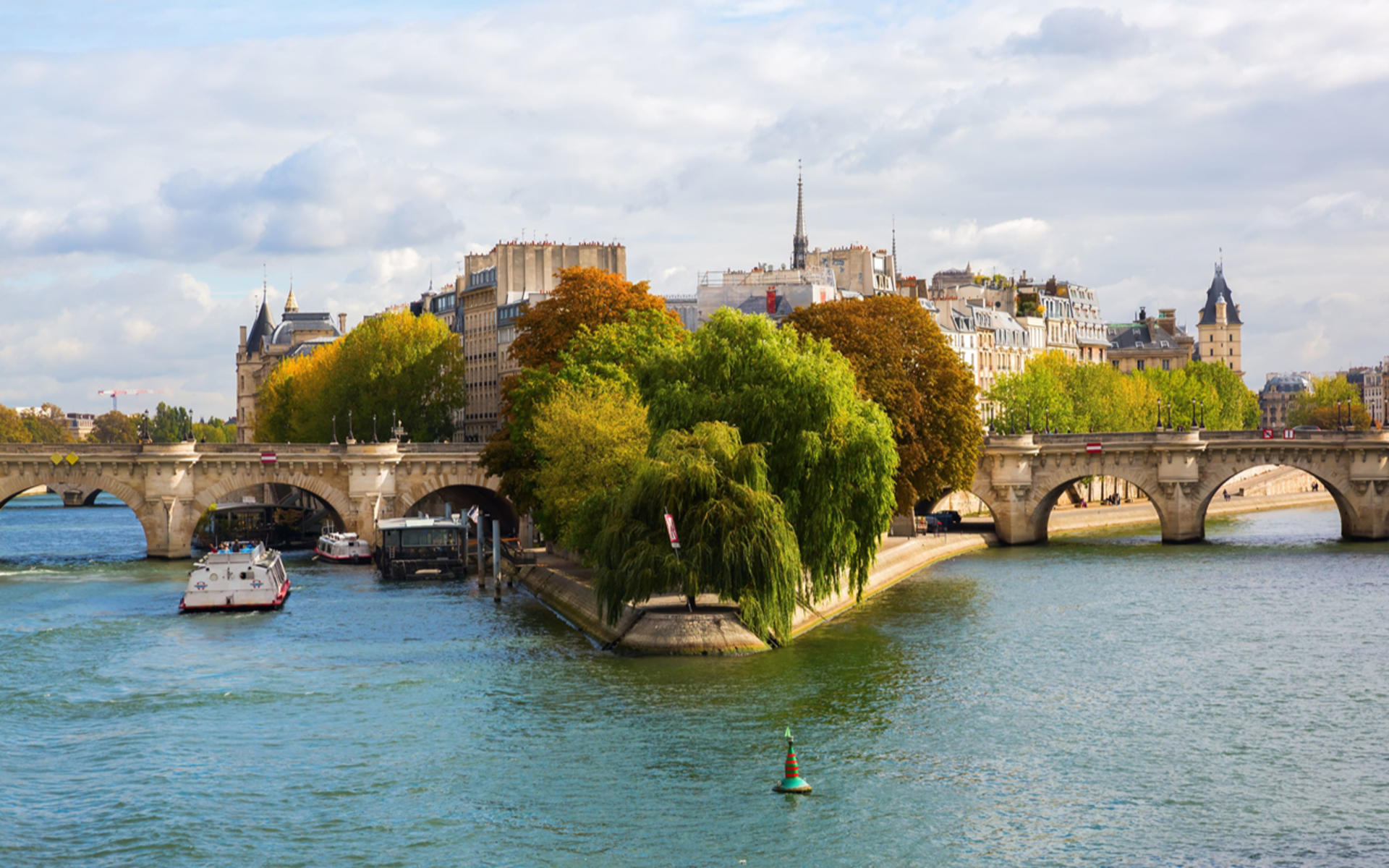 Bateaux Mouches Seine River Cruise in Paris - Thumbnail 3